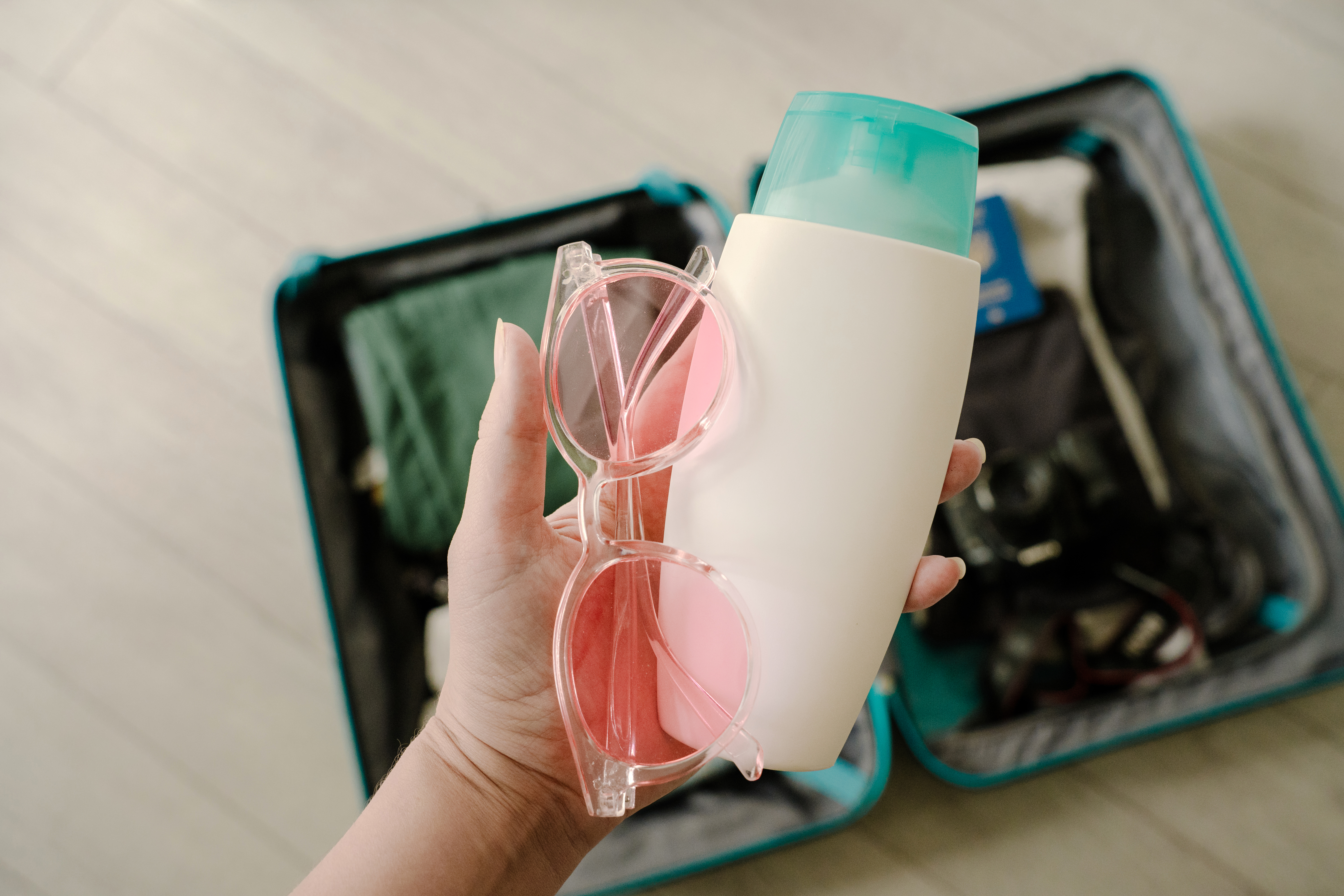 Viajero alistando la maleta