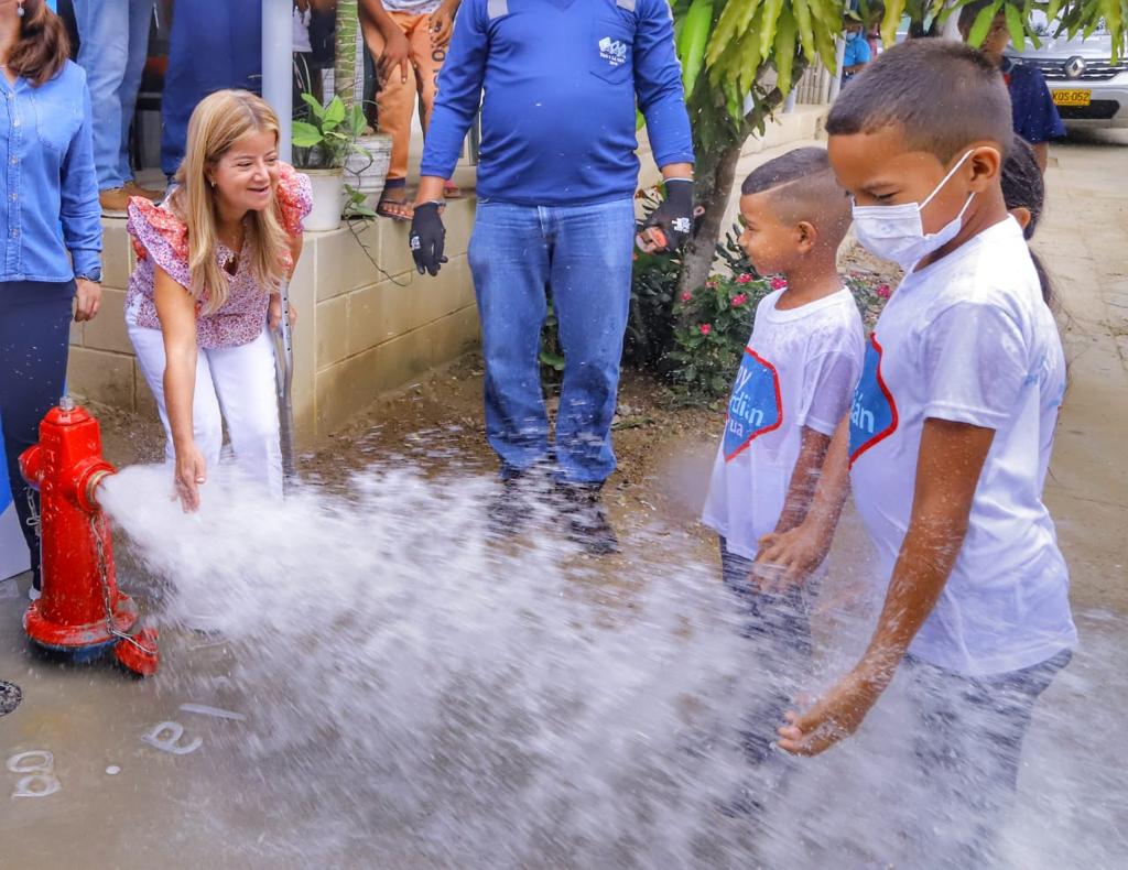 La Gobernadora del Atlántico entregó la primera fase del acueducto del corregimiento de Sibarco, en Baranoa,