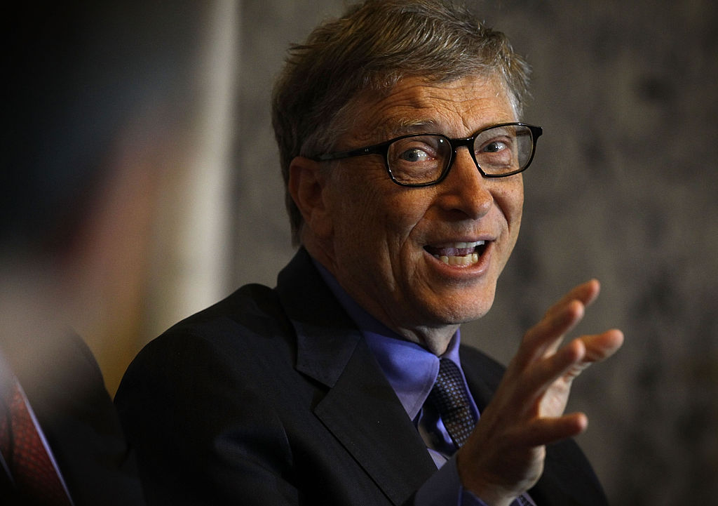 Bill Gates ha pronosticado que la inteligencia artificial transformará el mercado laboral, dejando solo tres sectores laborales inmunes a su avance.