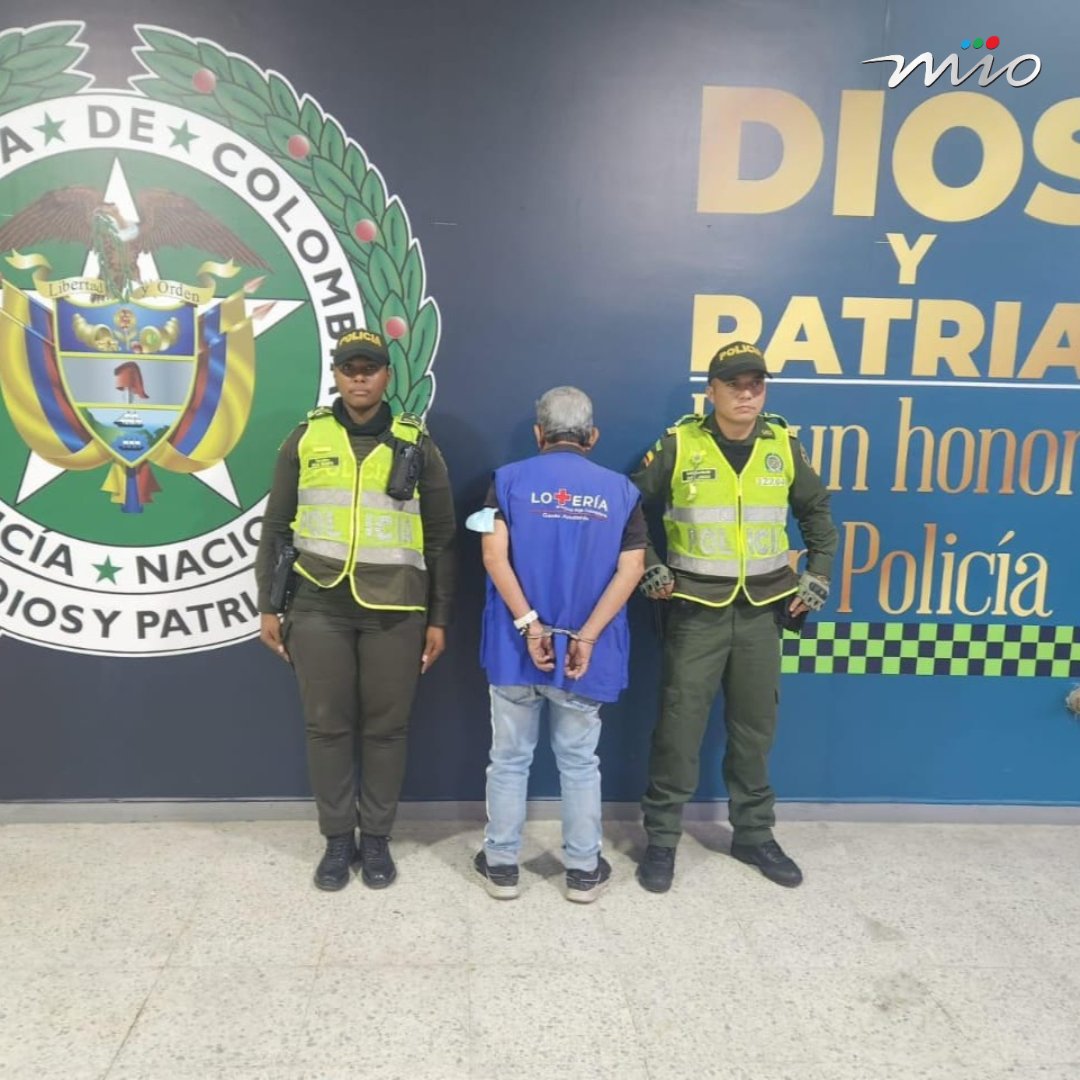 El adulto mayor fue sorprendido en   la Estación Universidades.