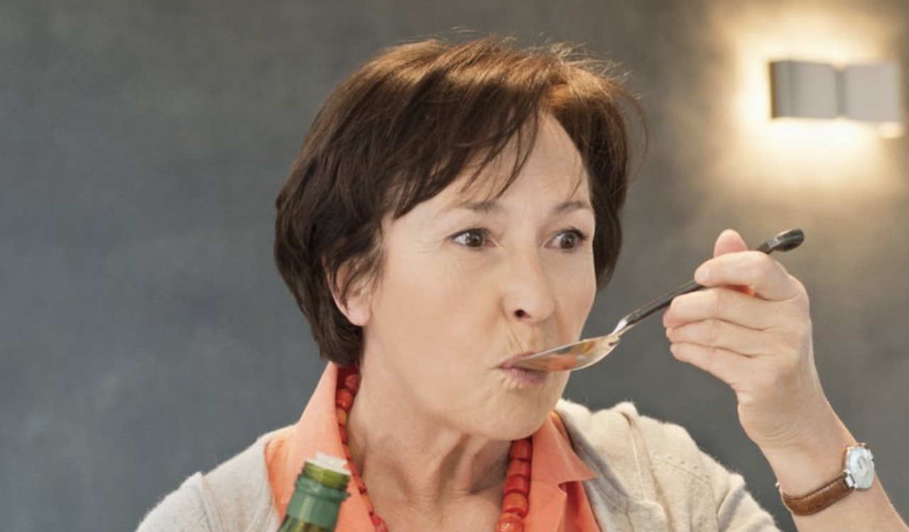 Al parecer, ingerir aceite de oliva en ayunas trae grandes beneficios al organismo.