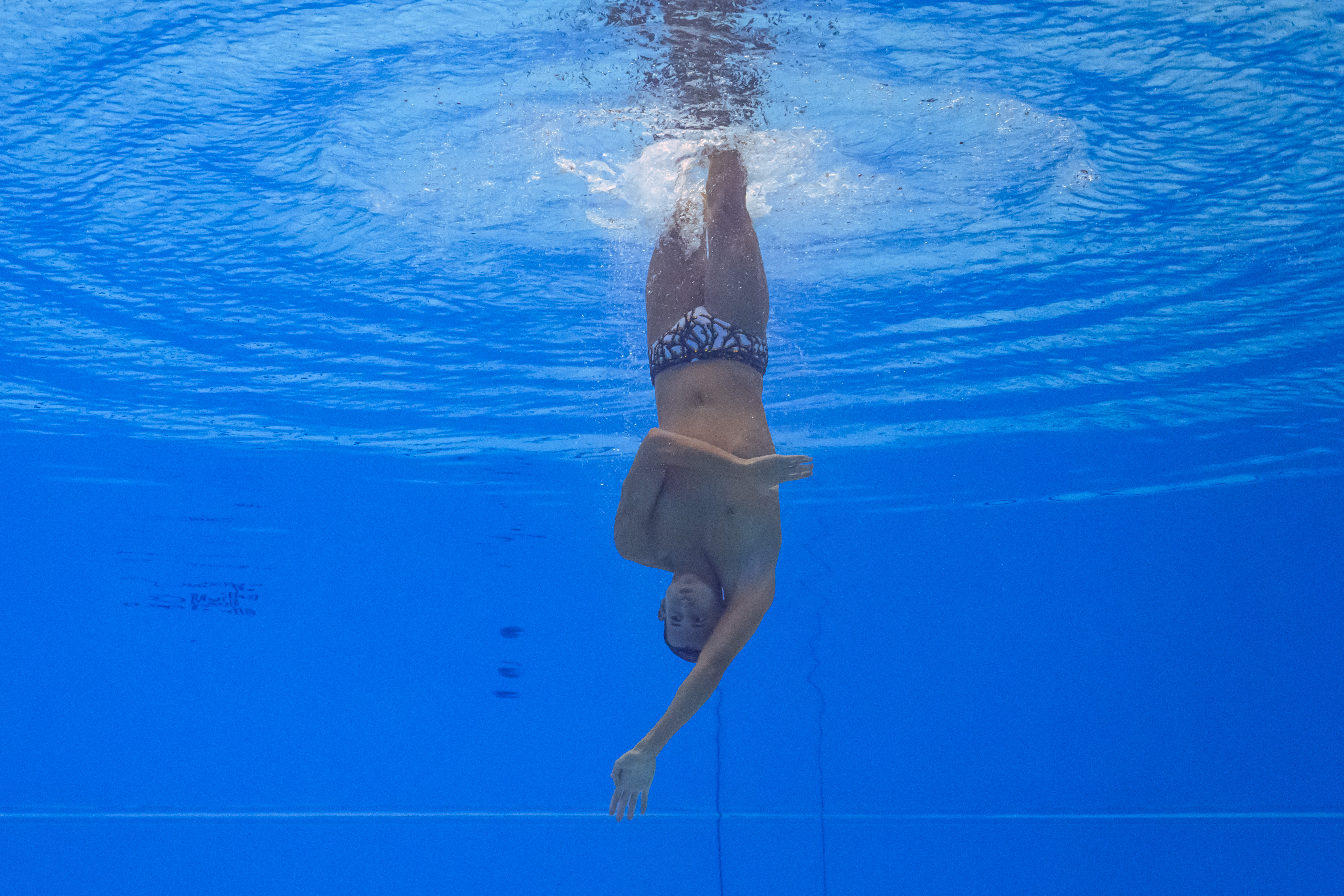 Gustavo Sánchez de Colombia compite en la final del evento masculino de natación artística libre en solitario durante el Campeonato Mundial de Natación en Fukuoka el 19 de julio de 2023. (Foto de Francois-Xavier MARIT / AFP)