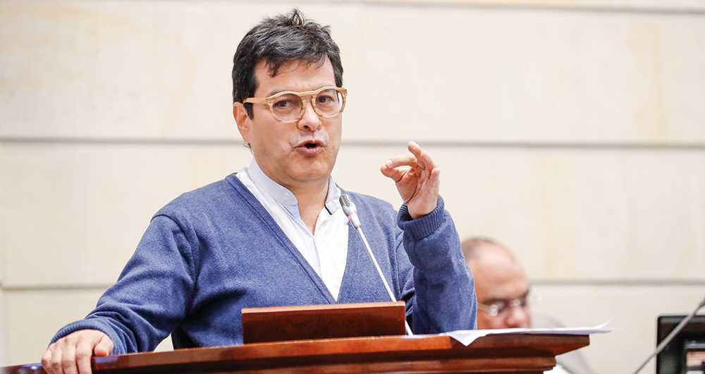    “Que el ELN manifieste que no tiene responsabilidad en los supuestos planes es totalmente creíble”, dijo Danilo Rueda, lo que generó rechazo de diferentes sectores políticos. 