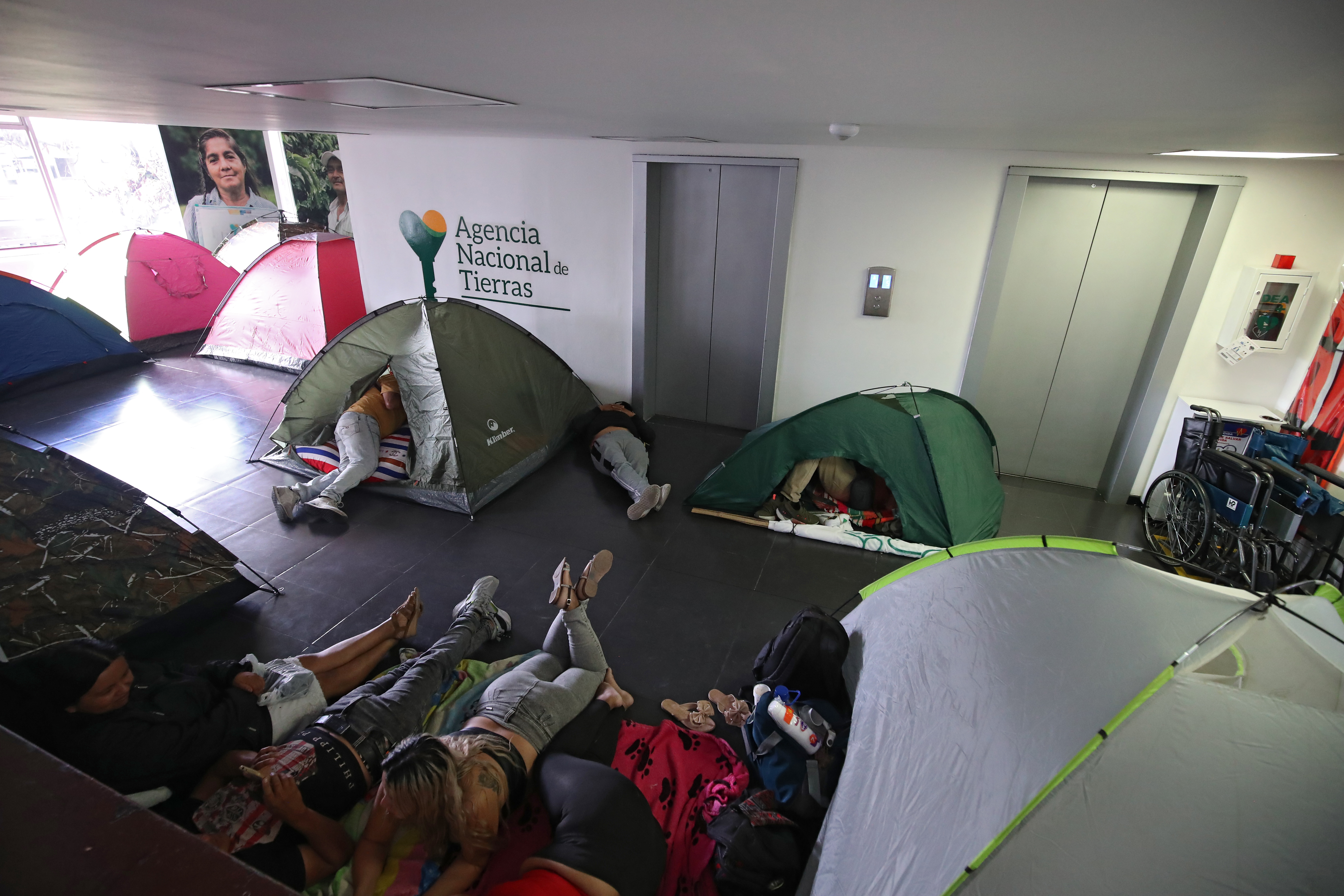 Campesinos de diversos departamentos de  la Anuc y Baluarte Campesino se tomaron la sede principal Agencia Nacional de Tierras  en el CAN en Bogotá y a otras oficinas territoriales para exigirle al gobierno que  cumpla con sus promesas