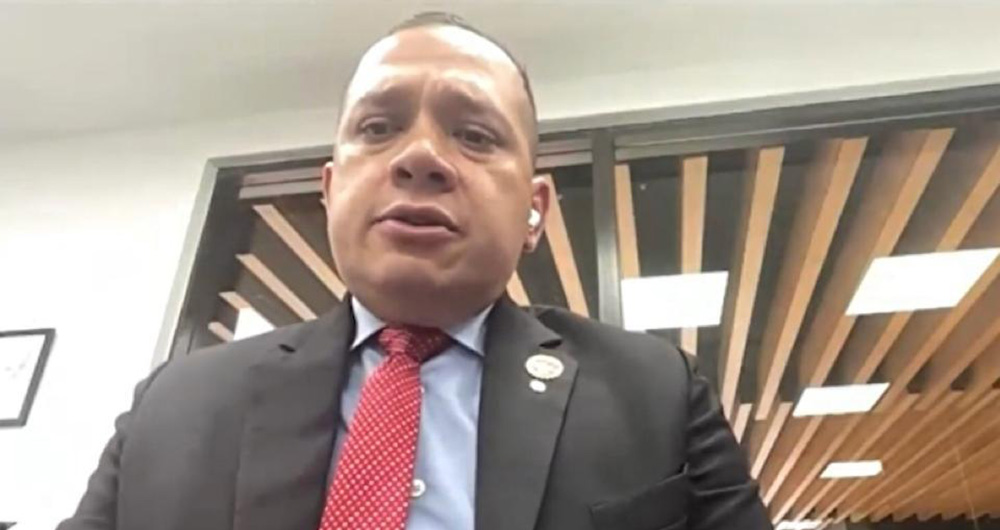    El coronel Carlos Feria, luego de varios aplazamientos, por fin fue imputado por la Fiscalía esta semana con los cargos de peculado por uso, abuso de la función pública y constreñimiento ilegal. 