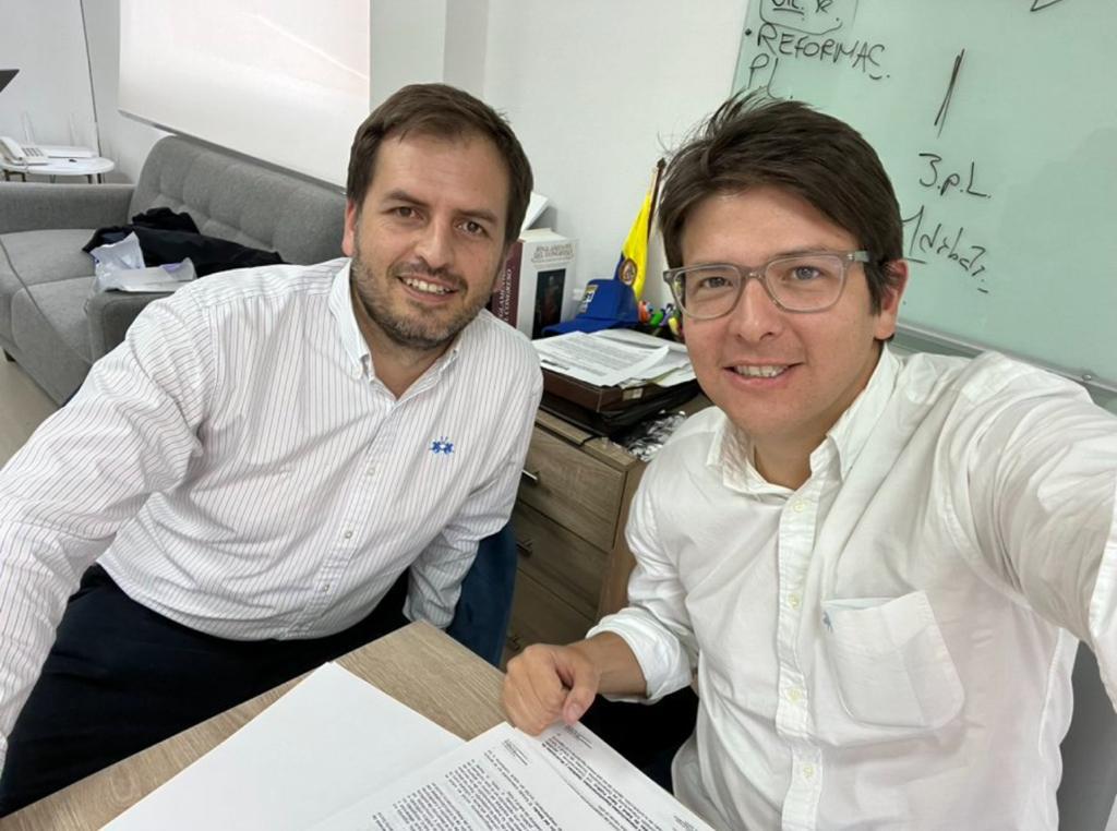 Representante a la Cámara Andrés Forero y senador Miguel Uribe.