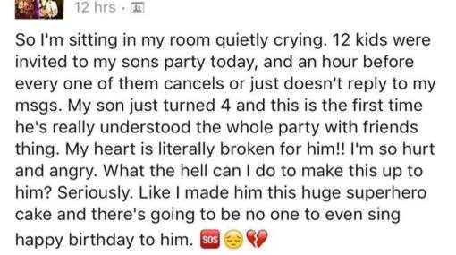 Madre desesperada en el cumpleaños de su hijo