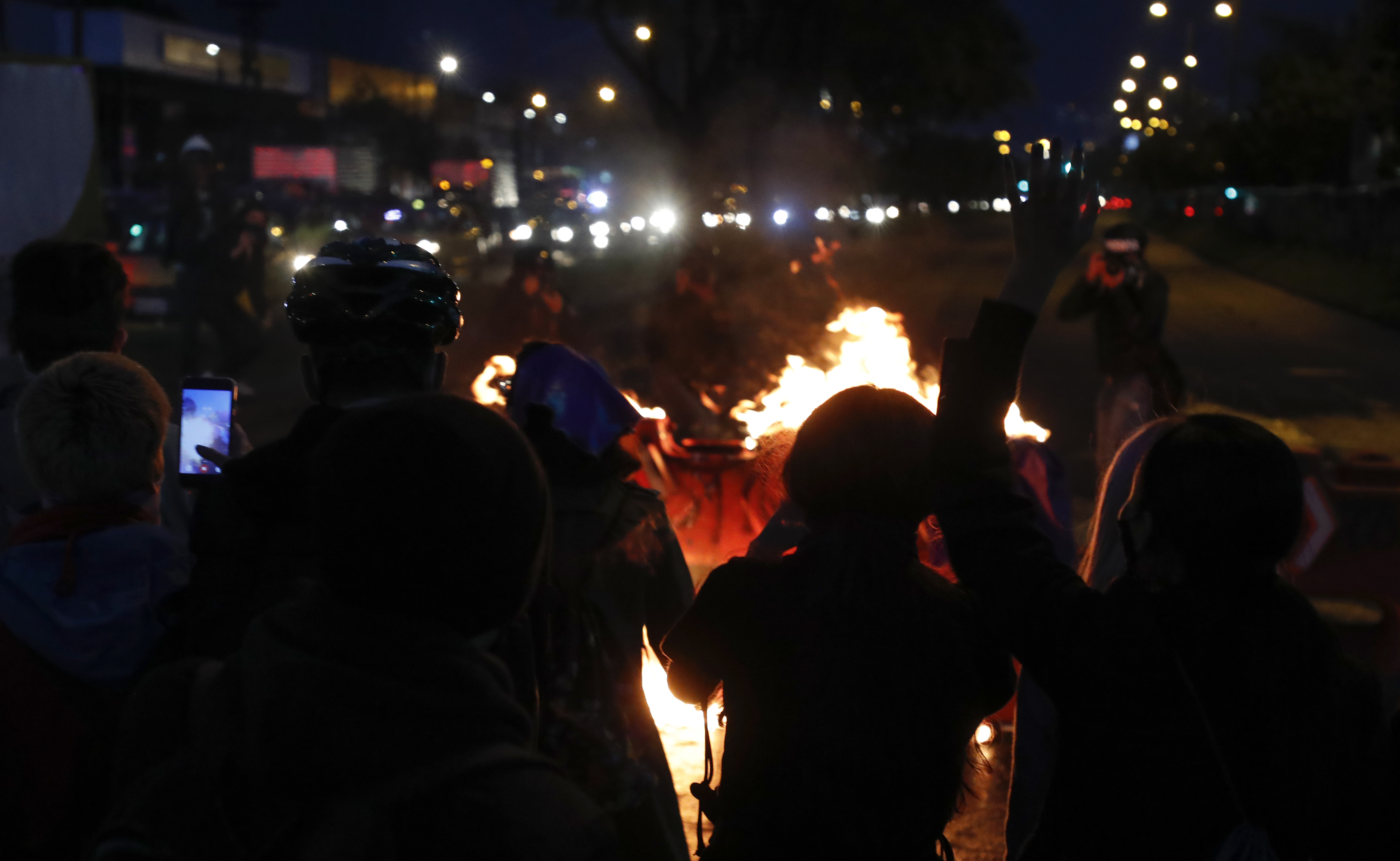 A esta hora se registran enfrentamientos entre manifestantes y fuerza pública en el Portal Américas