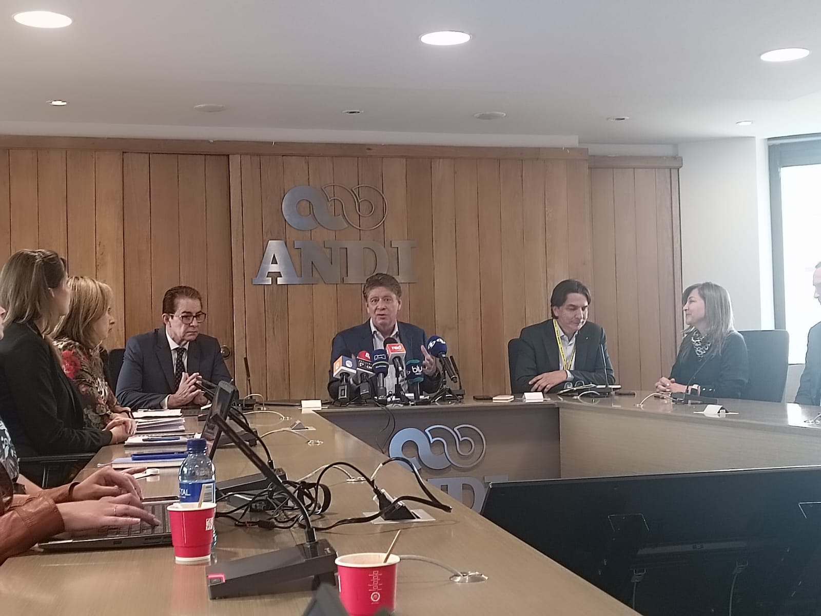 Bruce Macmaster, presidente de la Andi, alertó por la crisis que se vendría en el sistema de salud colombiano.