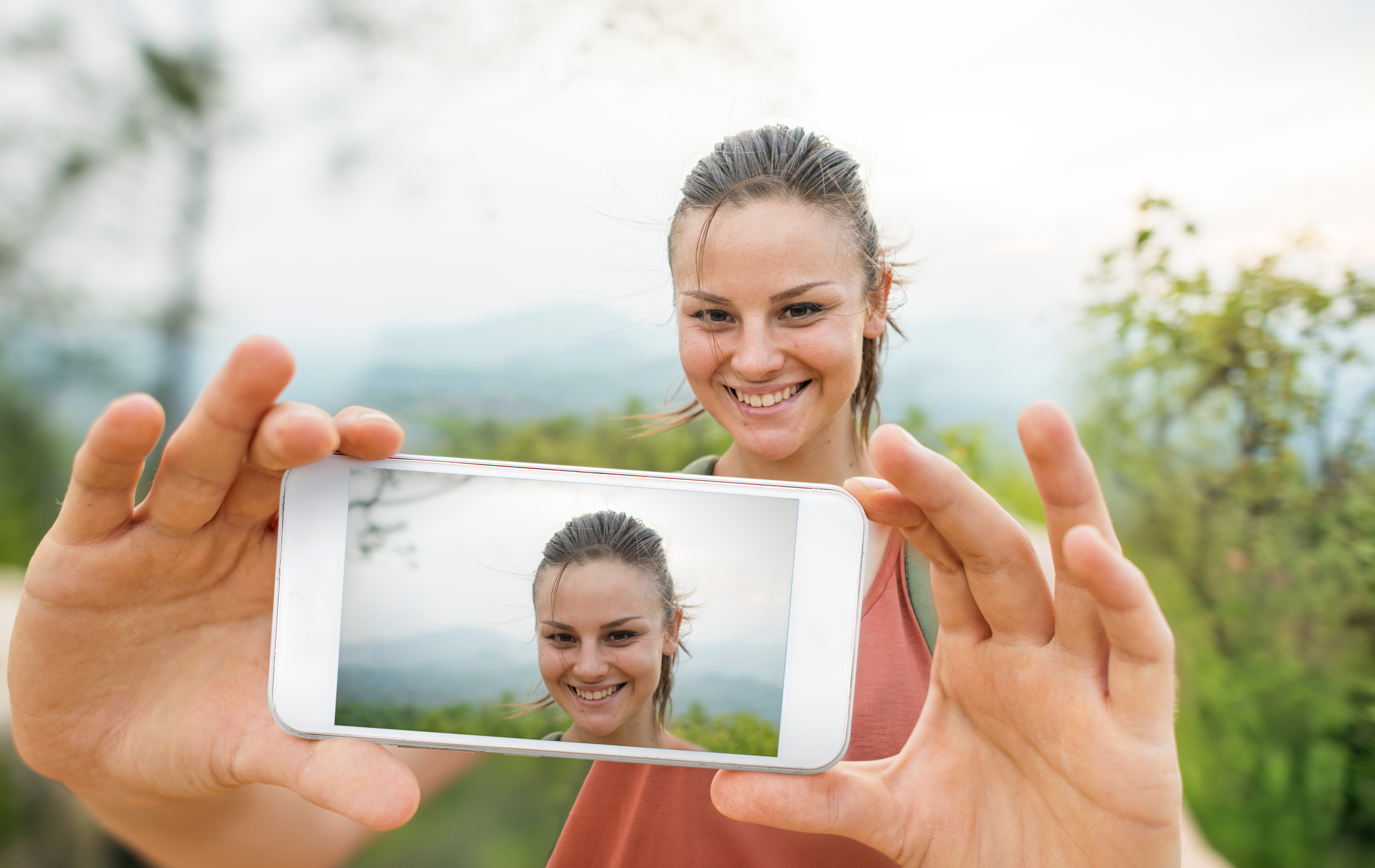 Los filtros de belleza ya no solo suavizan la piel o agregan un poco de luz, ahora remodelan rostros, afinan narices, levantan pómulos y agrandan labios con un solo clic.
