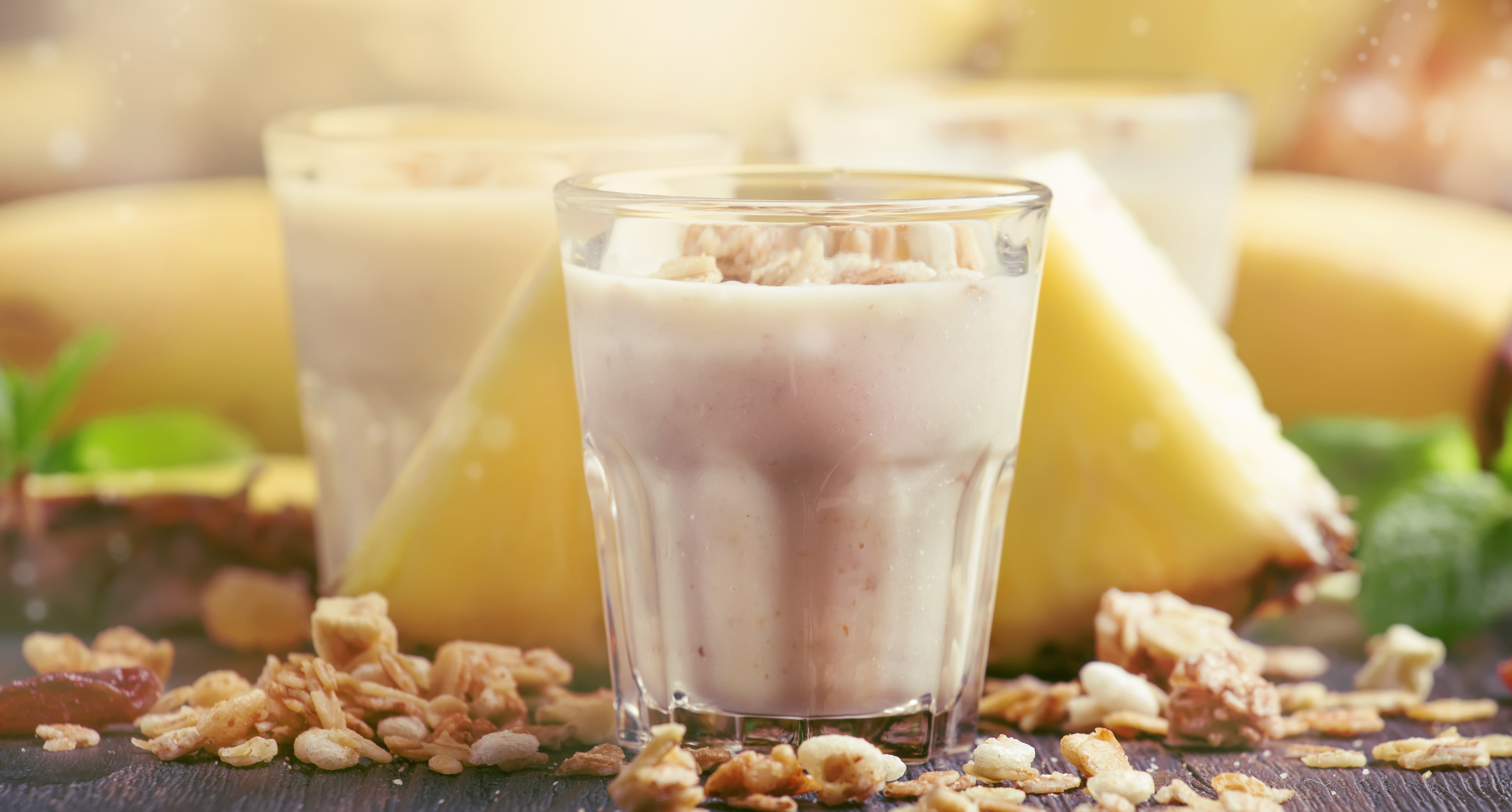 Batido de avena, piña y canela.