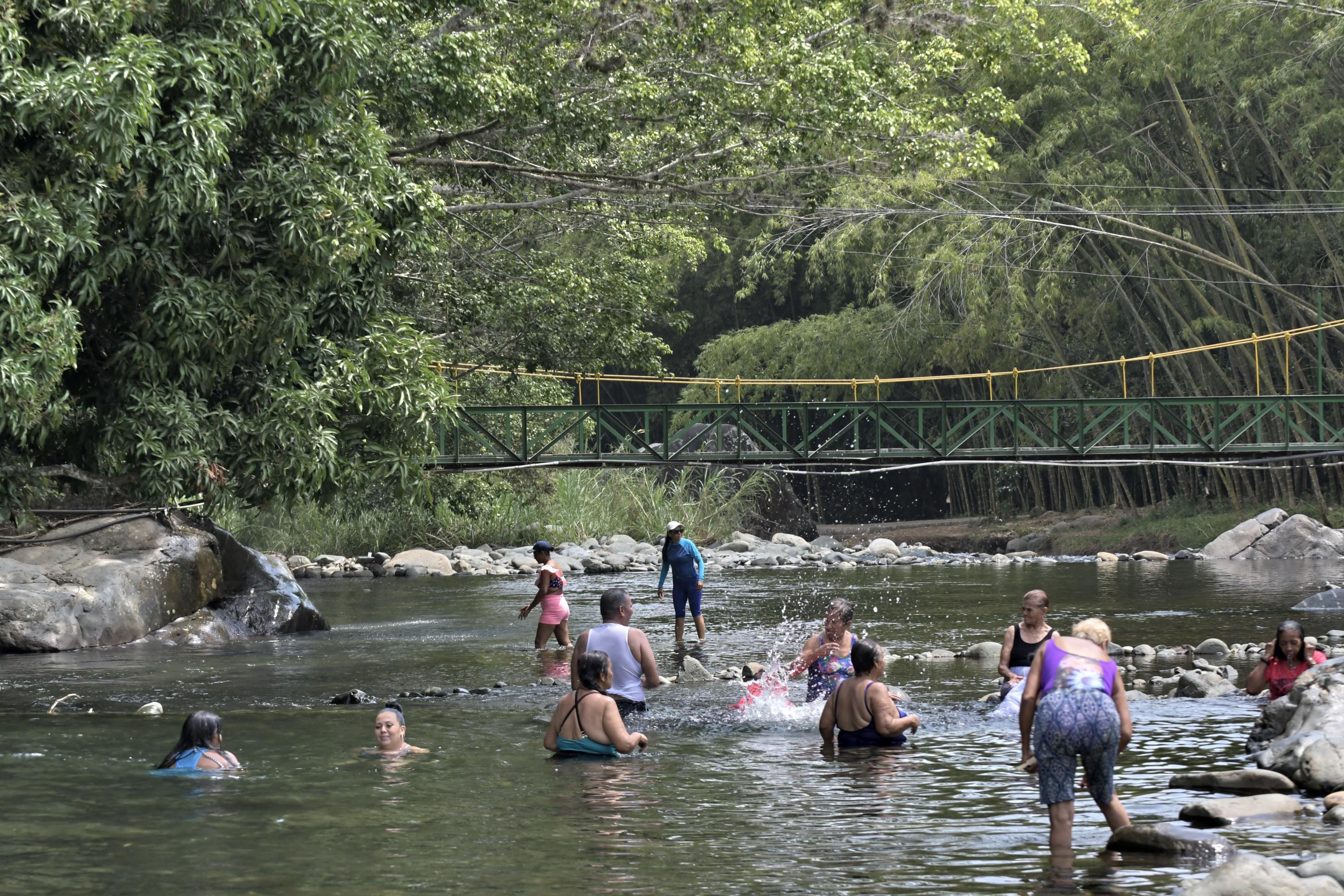 Escándalo en Cali por pareja haciendo película porno a orilas del río Pance