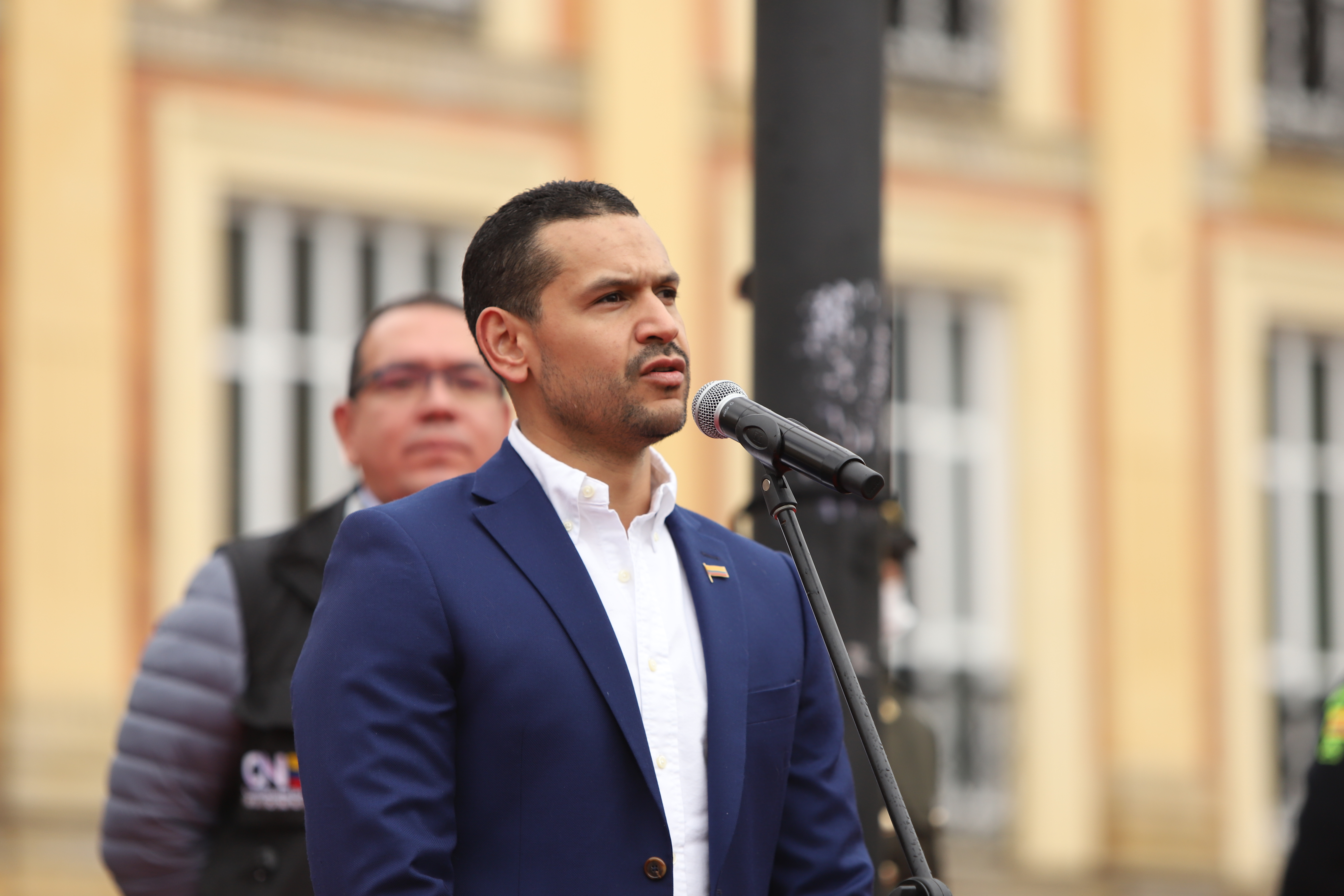 Ministro del interior Daniel Palacios hace la apertura de las votaciones