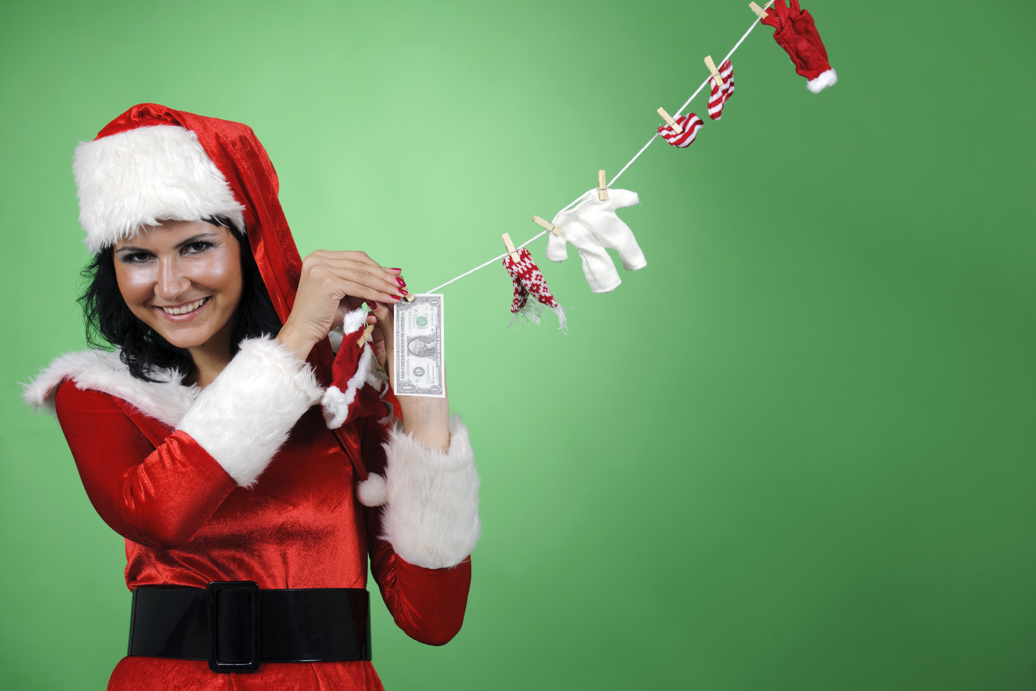 En la búsqueda de un inicio auspicioso para el nuevo año, aquellos que adoptan el ritual de las monedas encuentran en este gesto una manera tangible de expresar sus aspiraciones financieras, creando así un vínculo entre la tradición y la planificación económica.