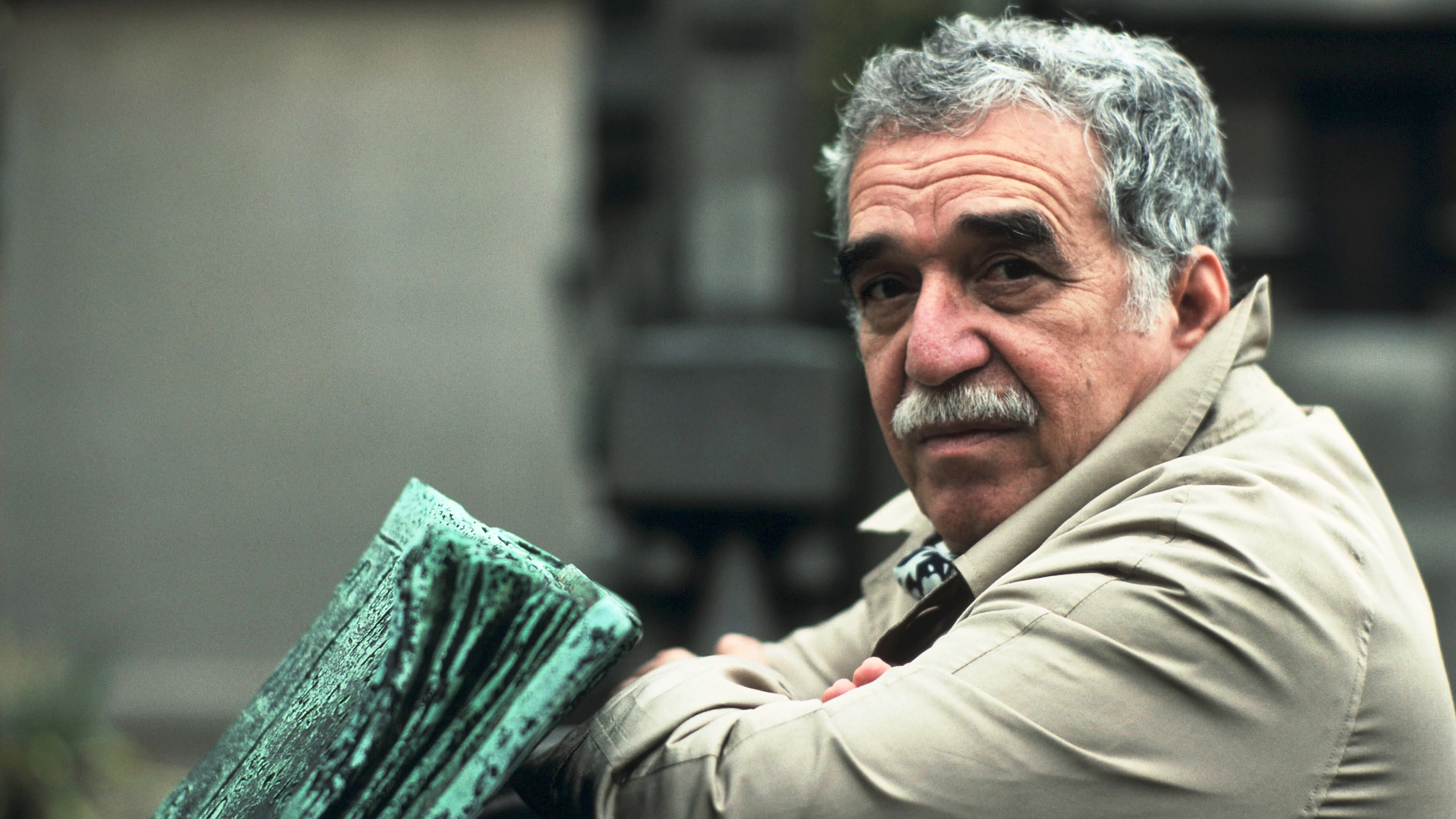 El escritor colombiano y ganador del premio Nobel de literatura Gabriel García Márquez posa para una sesión de retratos el 11 de septiembre de 1990 en París, Francia.