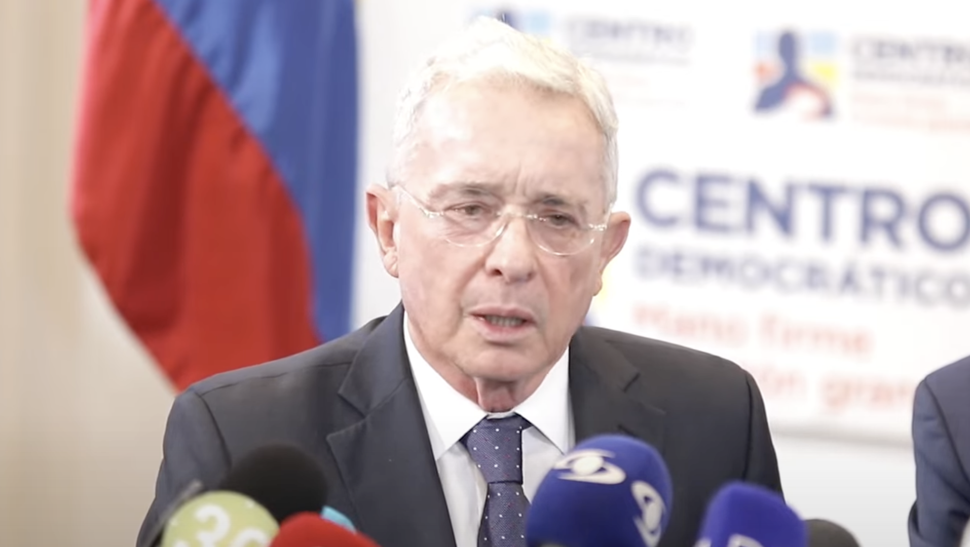 Álvaro Uribe Vélez.