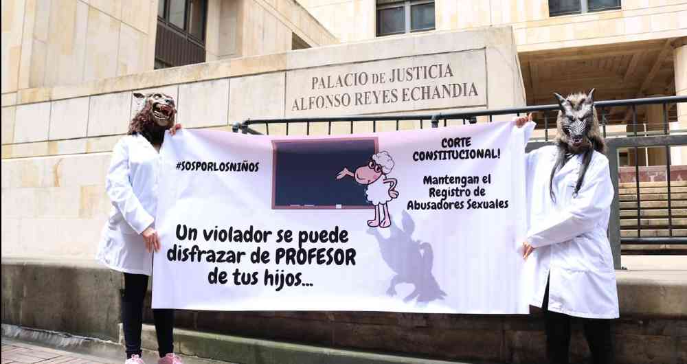 Los manifestantes le piden a la Corte Constitucional que no derogue la ley.