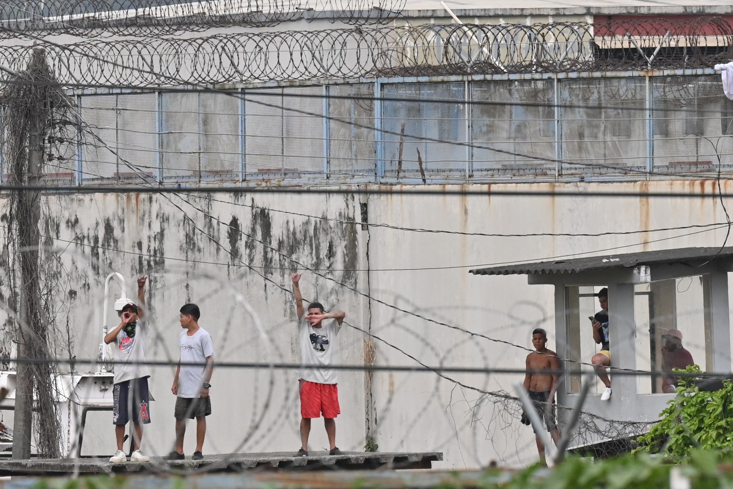 Inmates protest demanding the return to this prison of the leader of the "Los Choneros" gang, alias Fito, at the Zonal Penitentiary No. 8 in Guayaquil, Ecuador, on August 14, 2023. Alias Fito was transferred on Saturday, August 12 to La Roca, a maximum-security prison within the same penitentiary complex. (Photo by STRINGER / AFP)