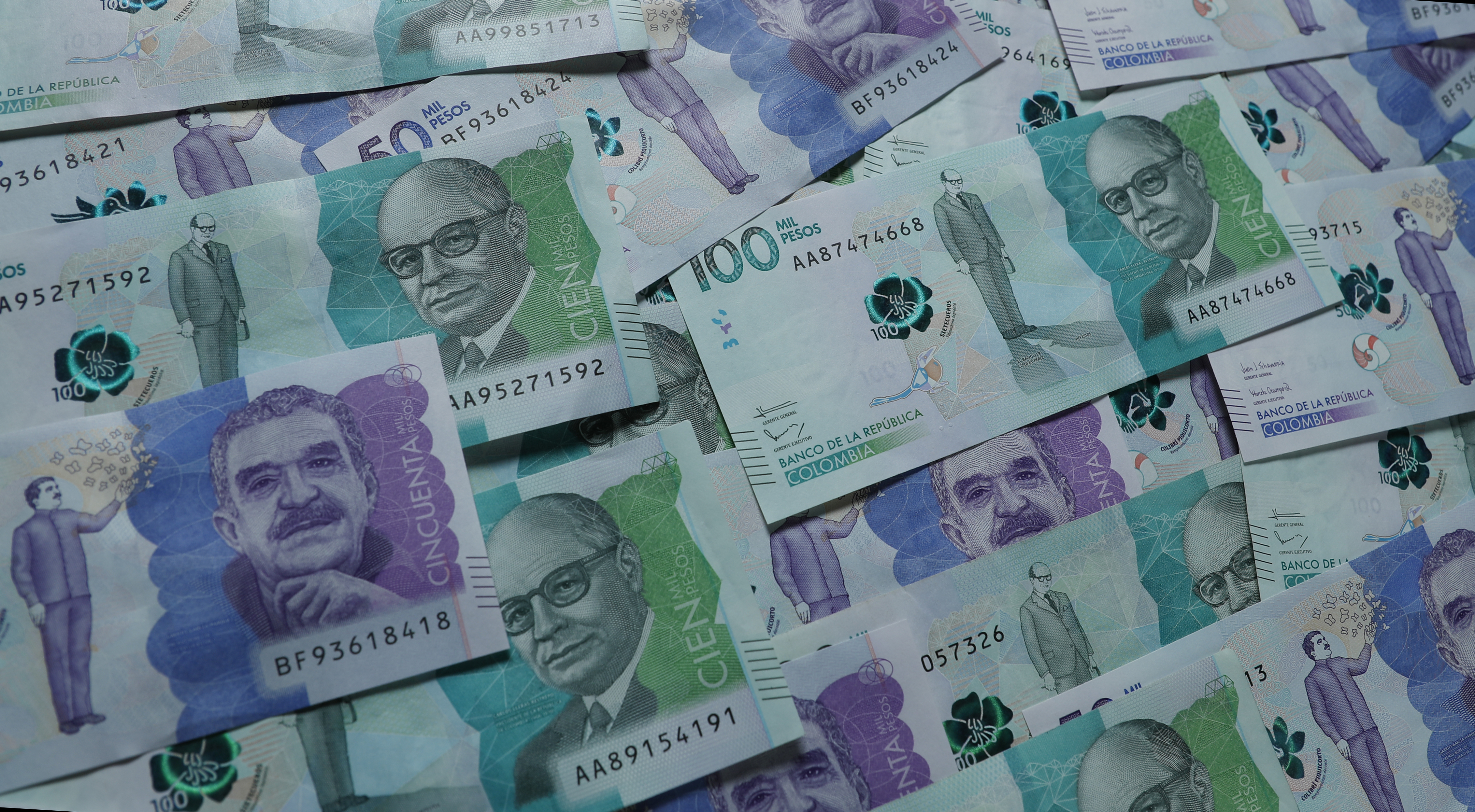 Billetes cien mil pesos y cincuenta mil pesos colombianos
moneda Colombia 
Oct 27 del 2020
Foto Guillermo Torres Reina / Semana