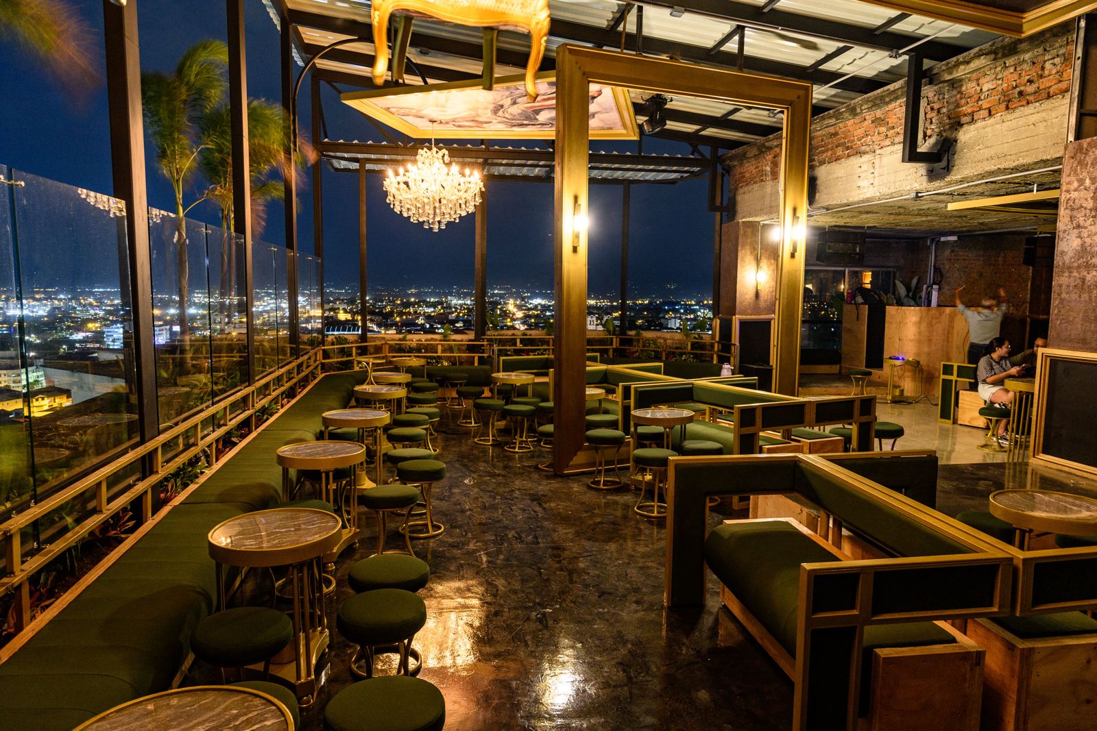 Narcisa no es un restaurante per se, pero si ofrece una variedad de entradas de autor como complemento  a la rumba.