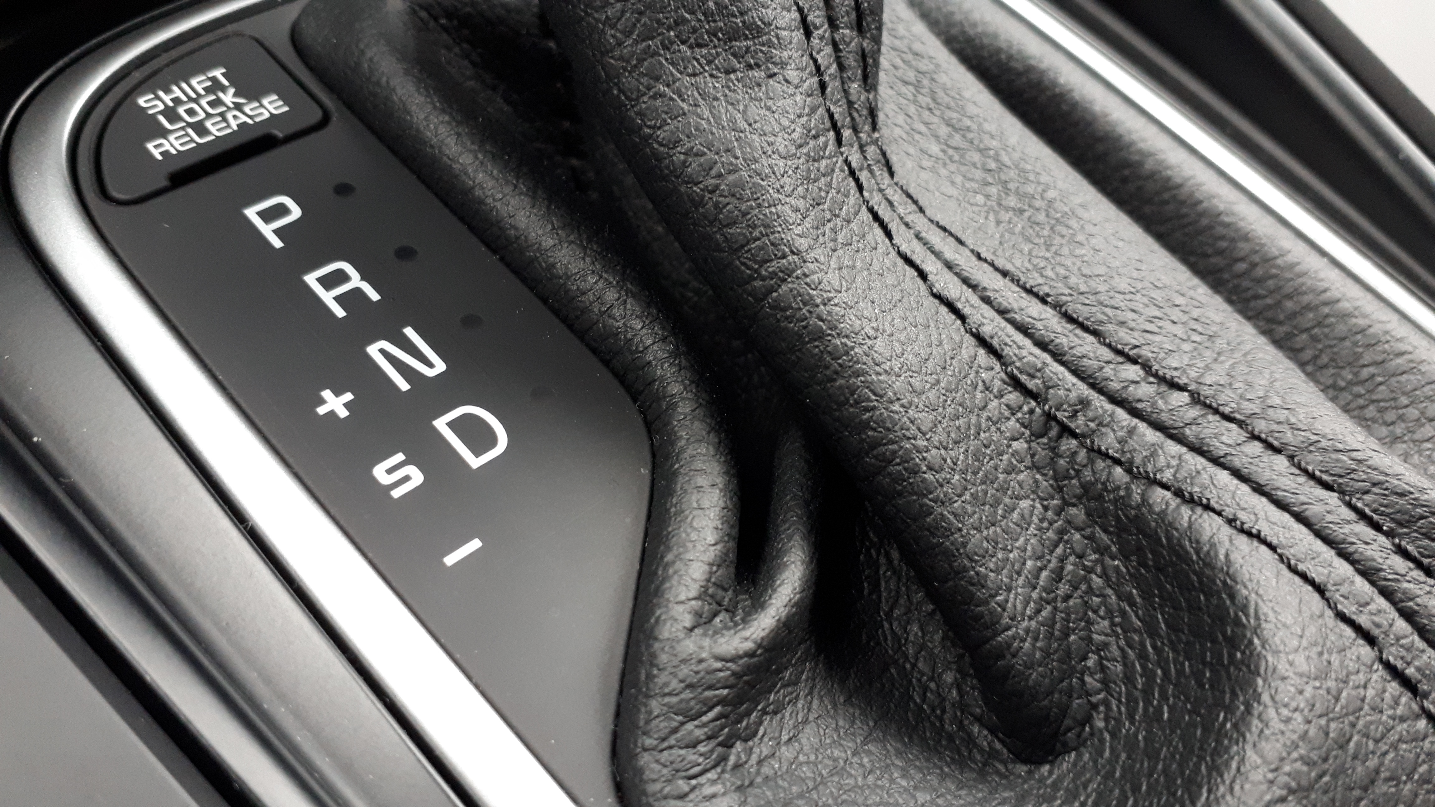 Algunos modelos pueden traer estos signos en diferentes ubicaciones,