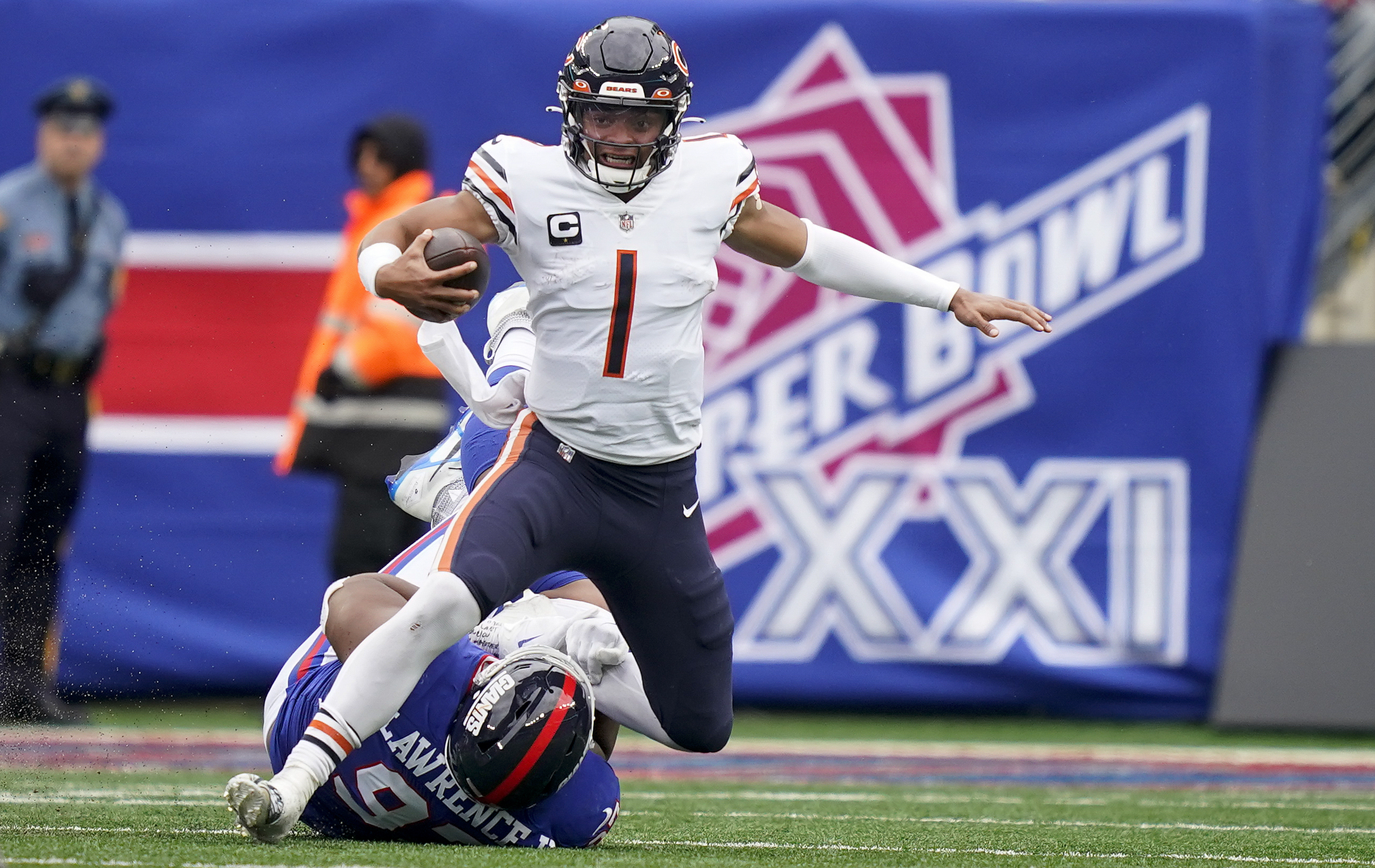 Justin Fields struggles again in Bears' 20-12 loss to Giants - Chicago  Sun-Times