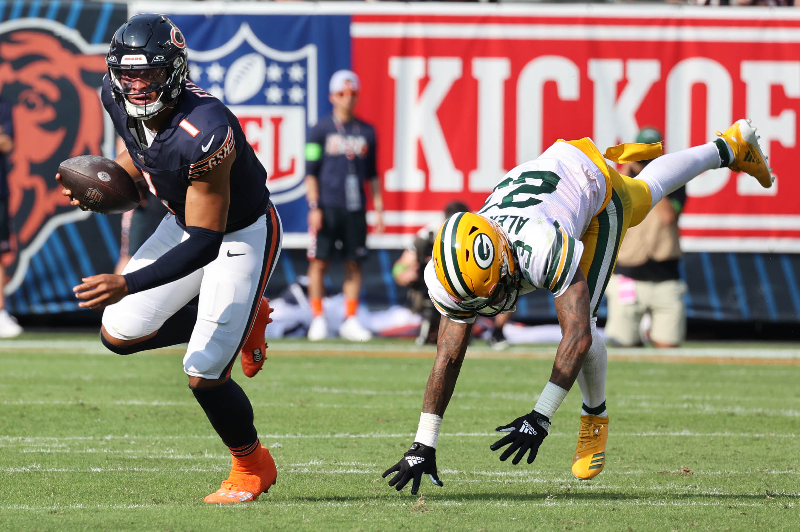 Chicago Bears QB Justin Fields apologizes to 'all the fans that were  rooting for us' after Week 1 loss to Green Bay Packers