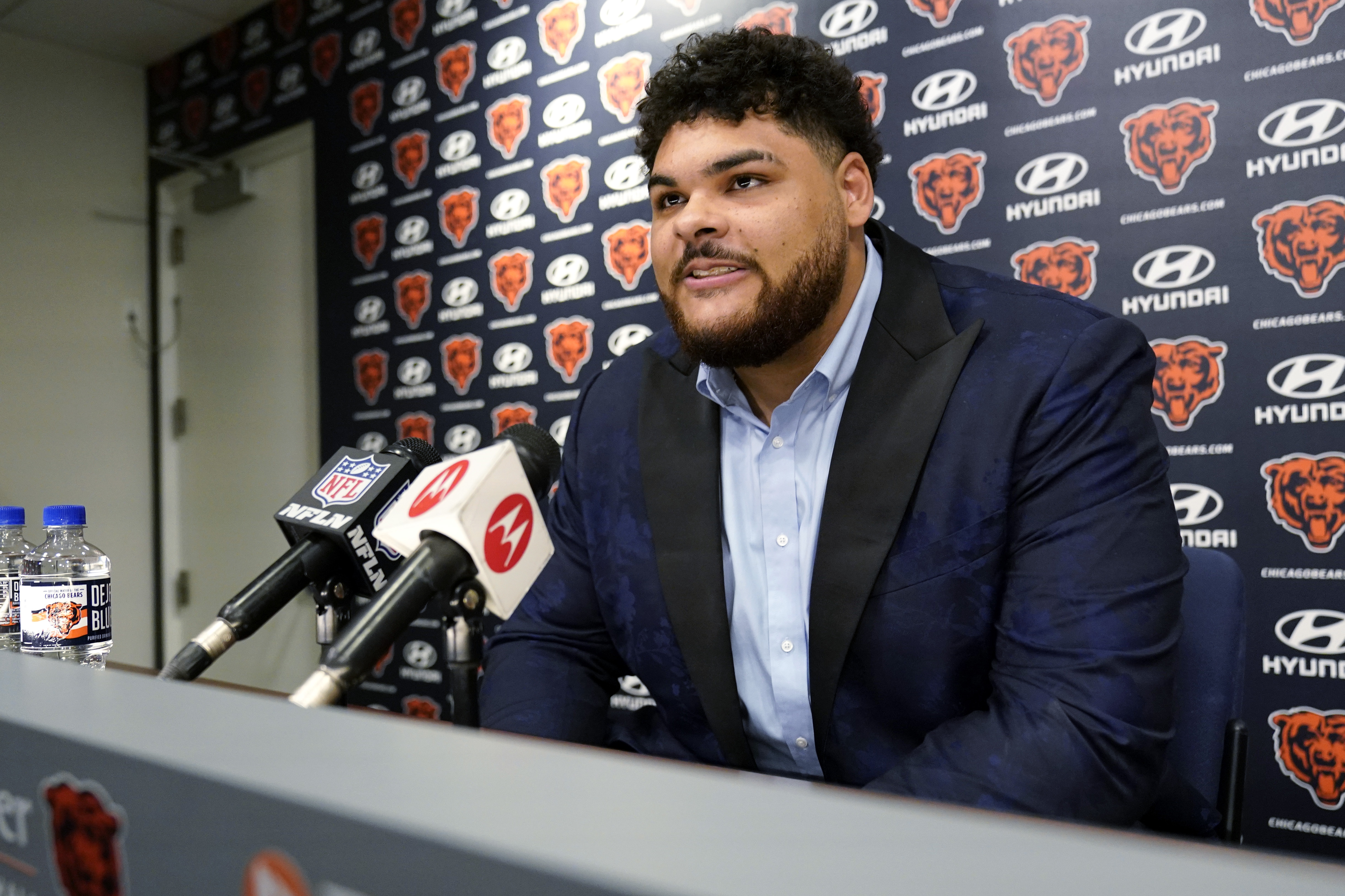 Bears coaching staff already gassing up top-10 pick Darnell Wright