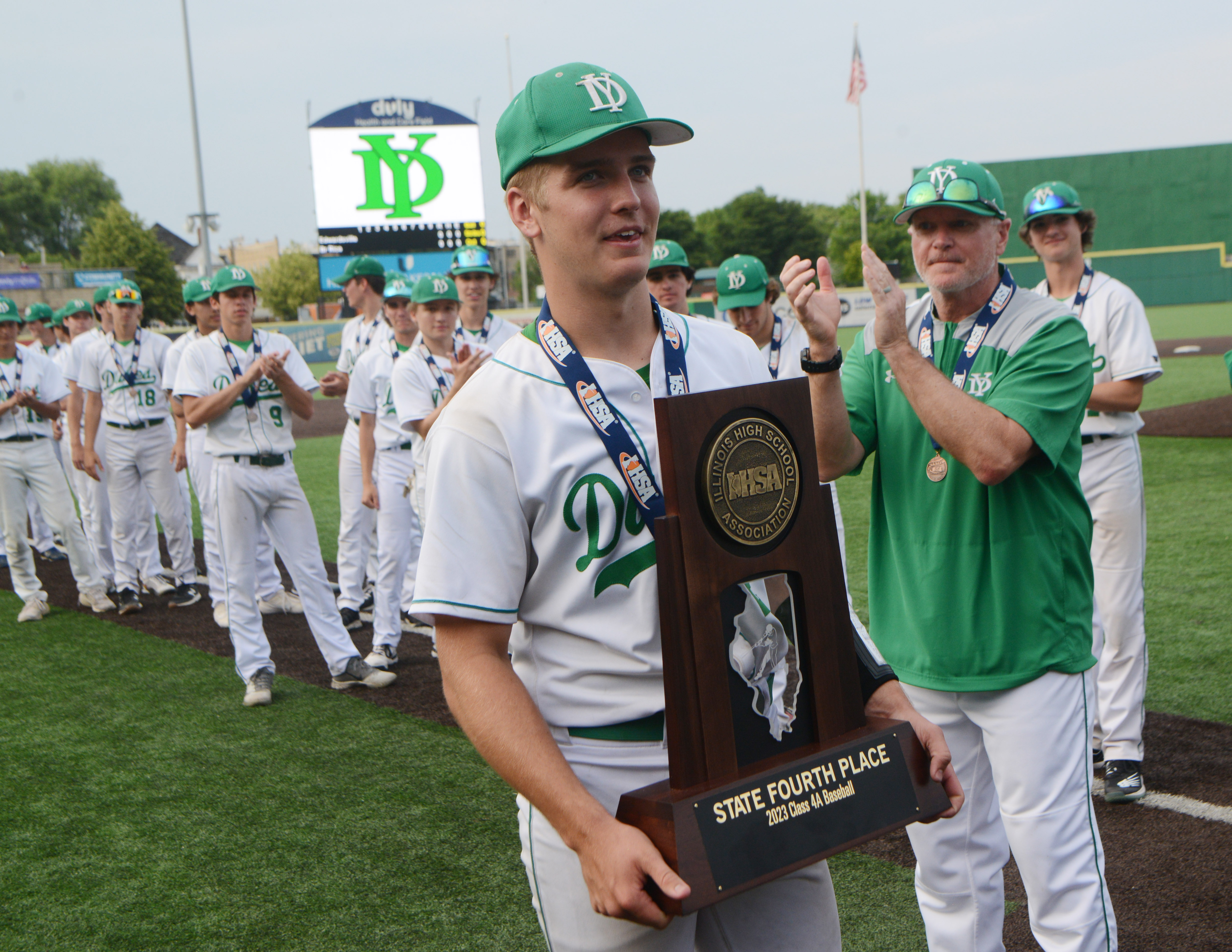 Baseball: New Trier uses 5-run rally in extras to take down York in Class  4A third-place game – Shaw Local