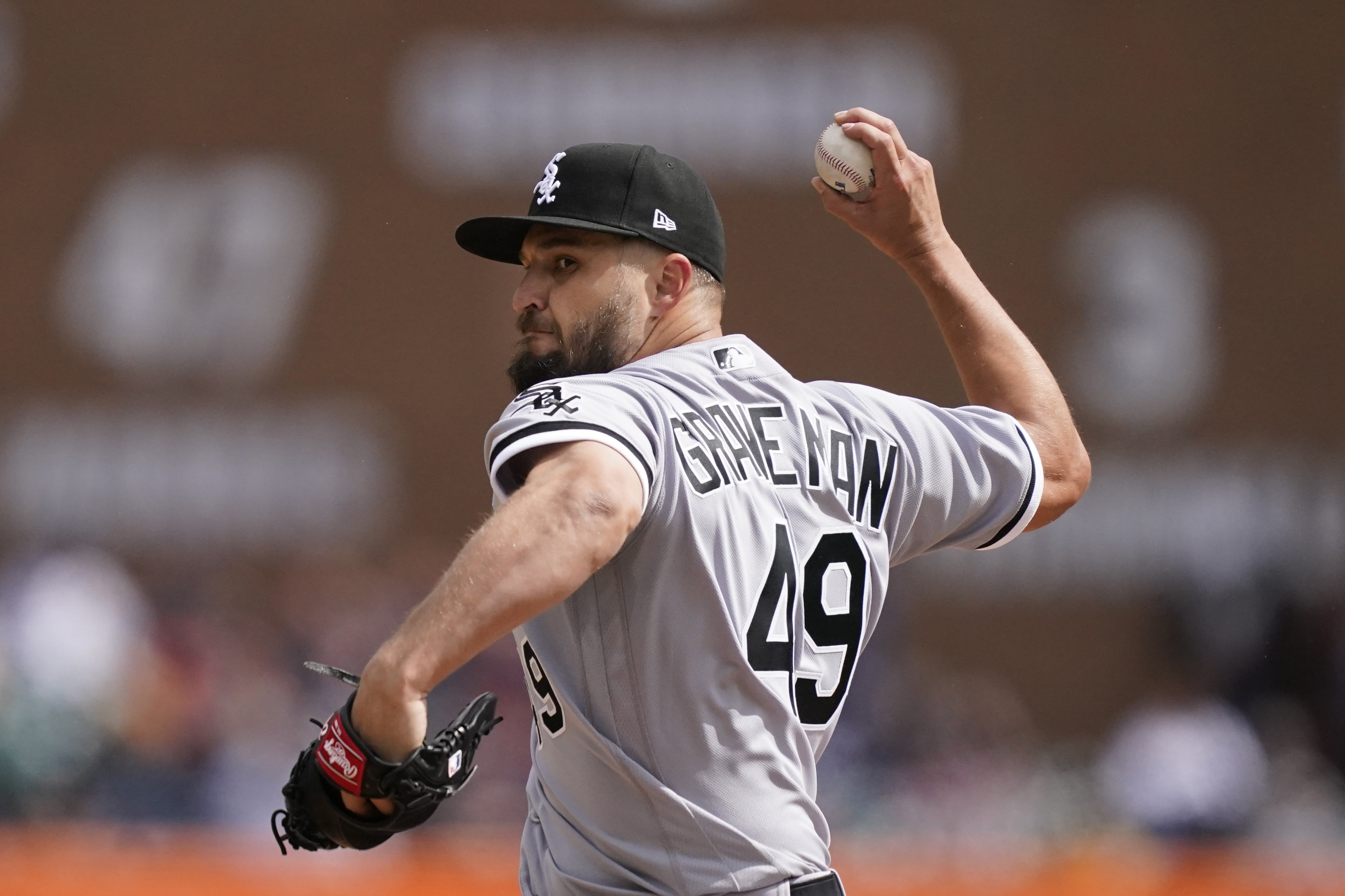 Hendriks gets first save since cancer as Giolito, White Sox top Yankees