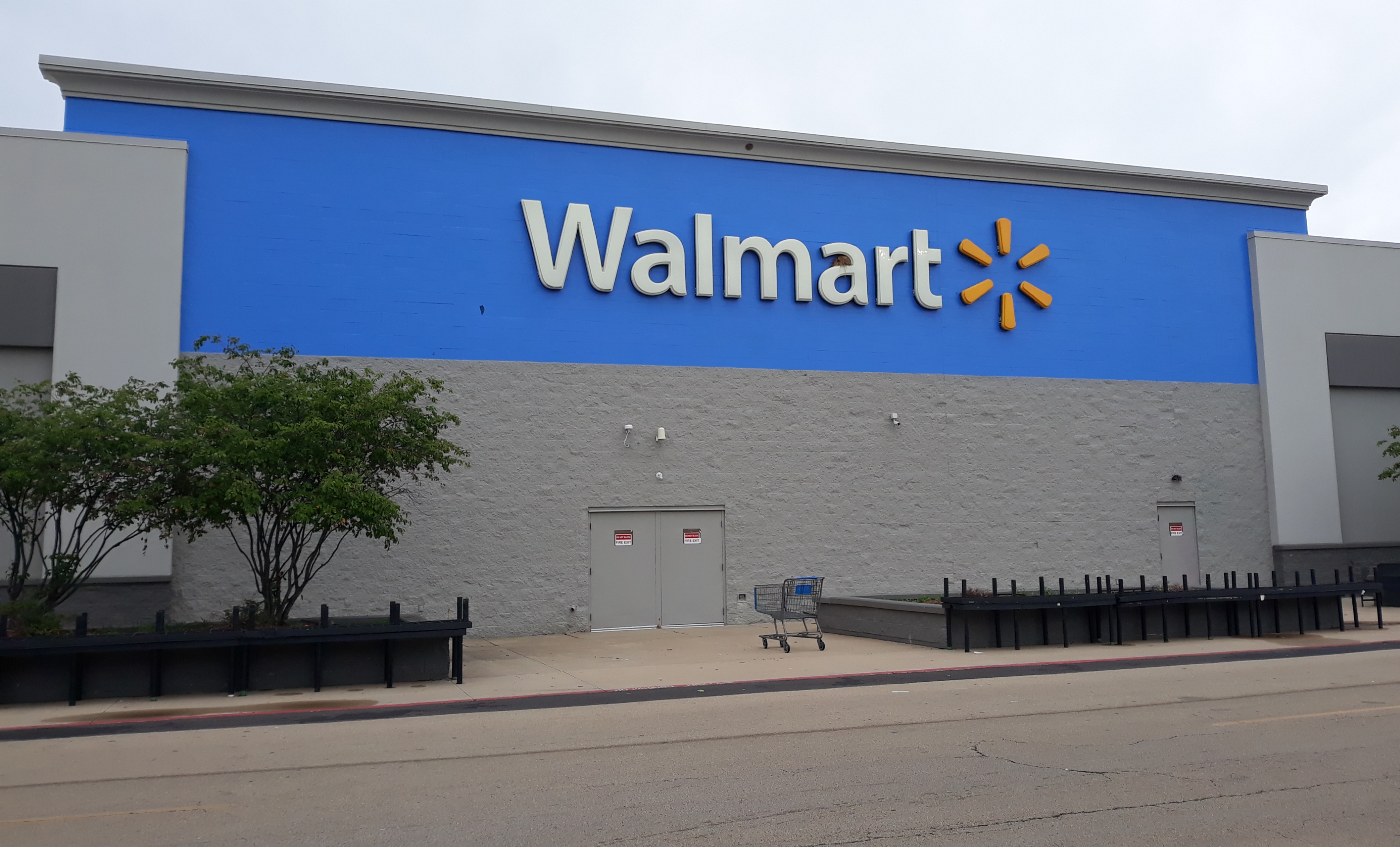 Walmart Supercenter Opens in Lockport