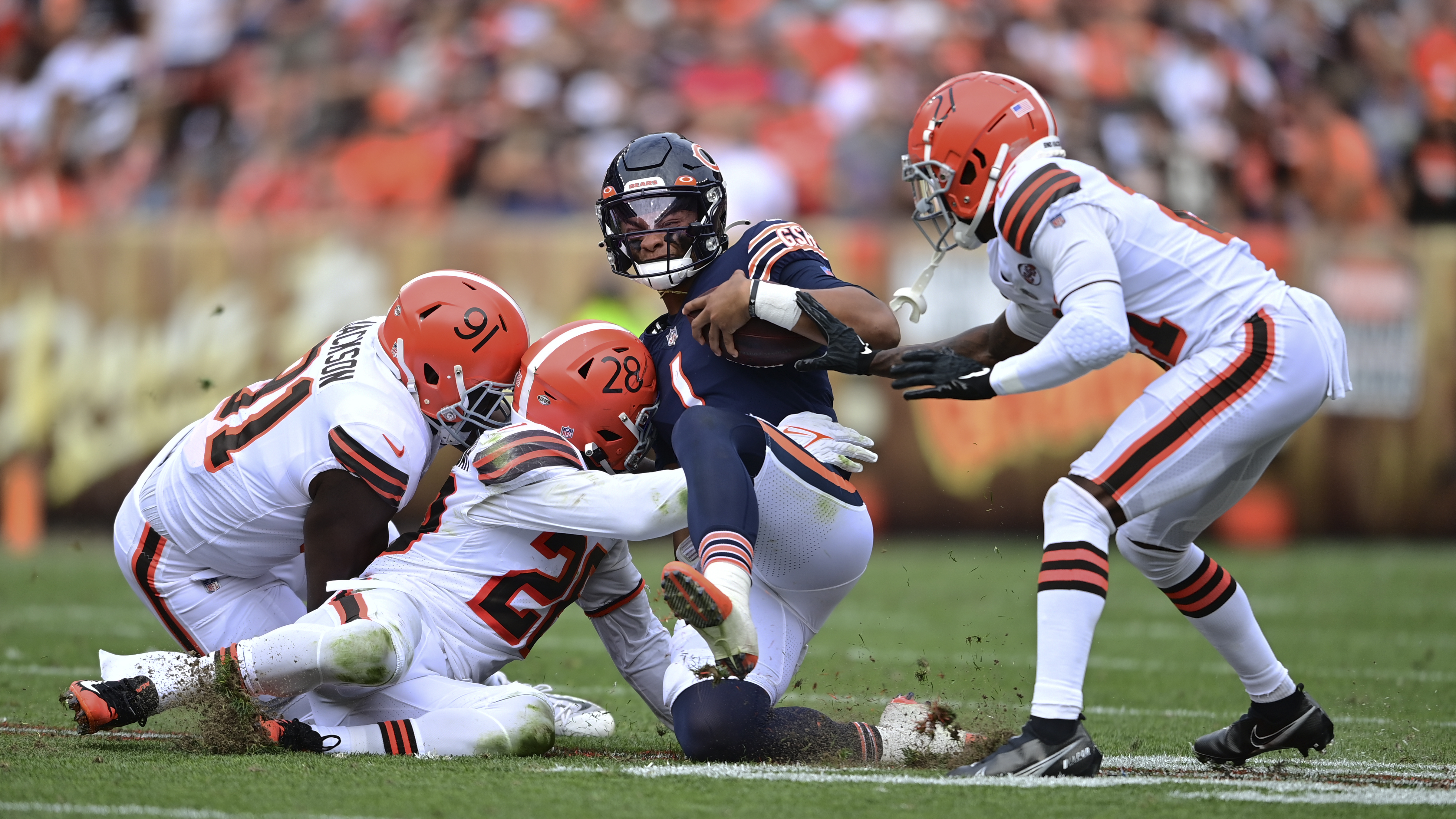 3 and Out: Browns wallop Bears, sack Justin Fields 9 times