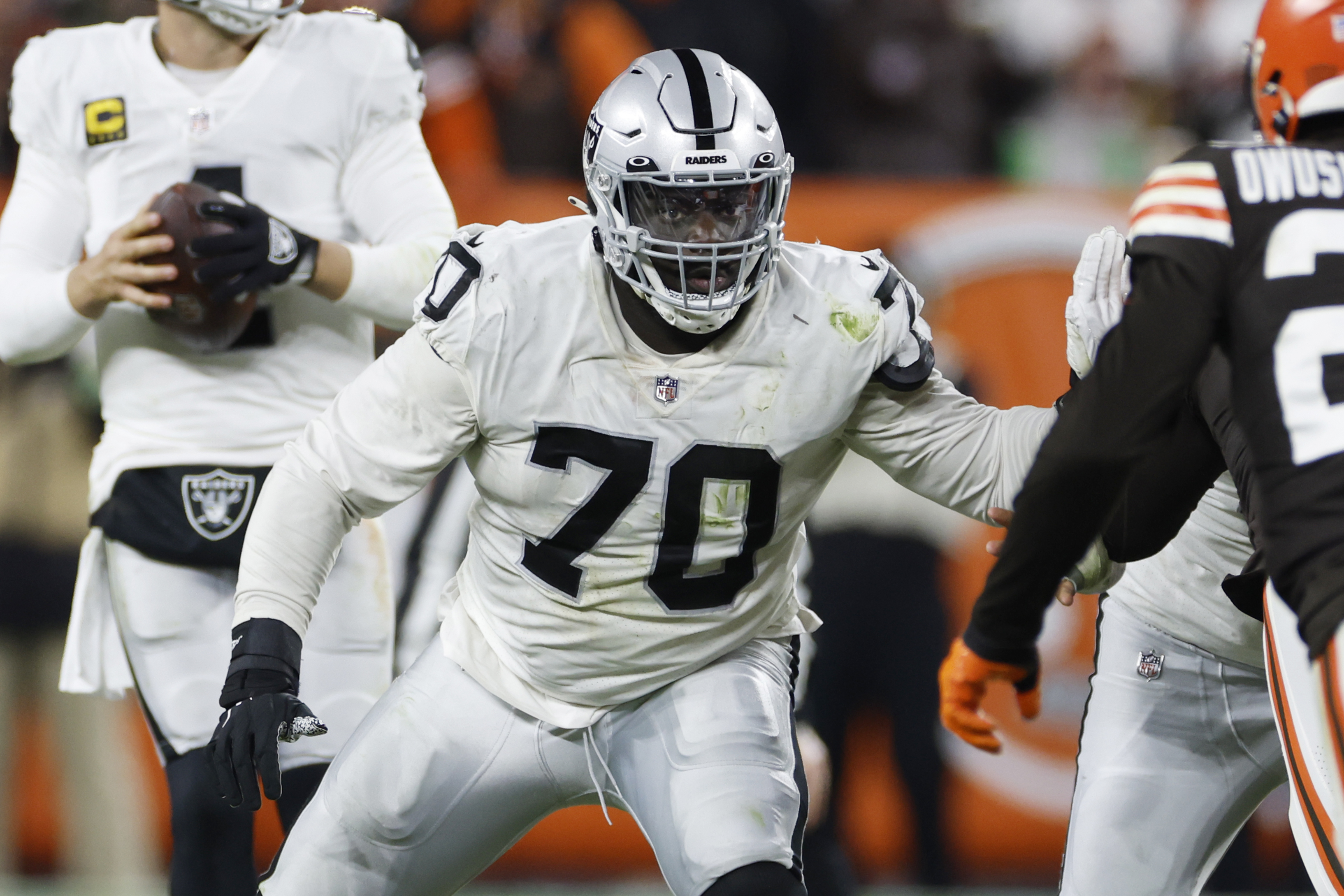 Bears hope former 1st-round pick Alex Leatherwood can still fulfill  potential