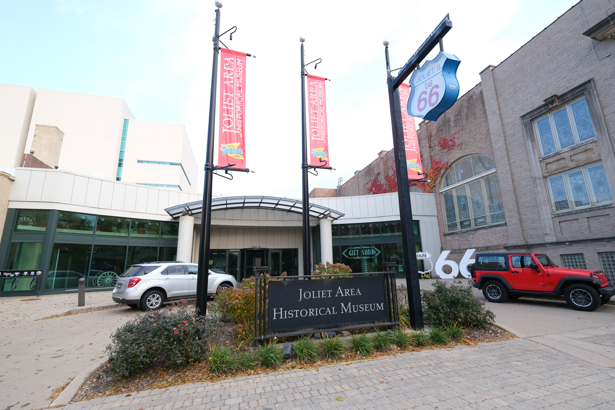 ZZ Top music headlines Joliet Area Historical Museum&rsquo;s Rooftop 