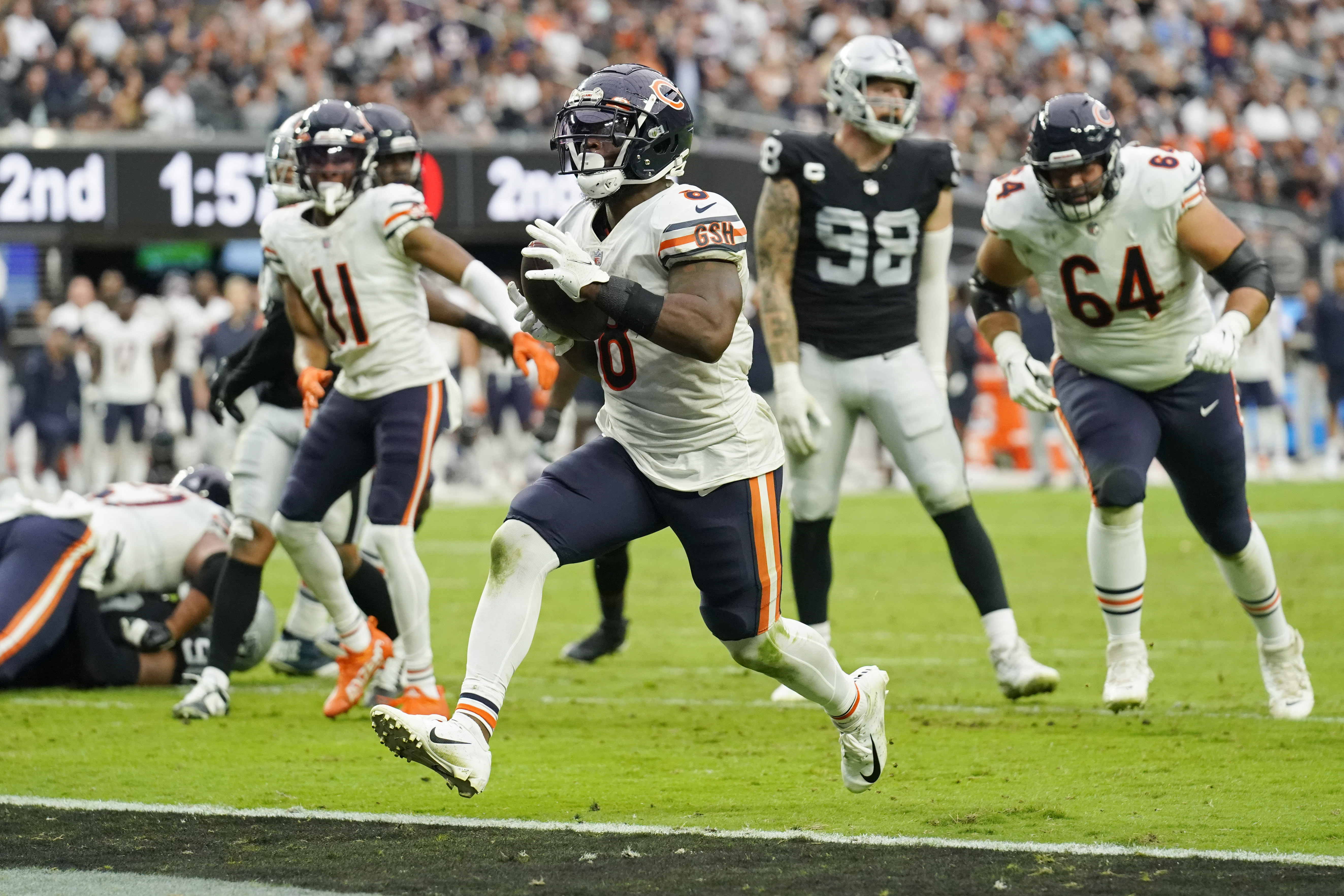 Without injured Montgomery, Bears run game steps up against Raiders