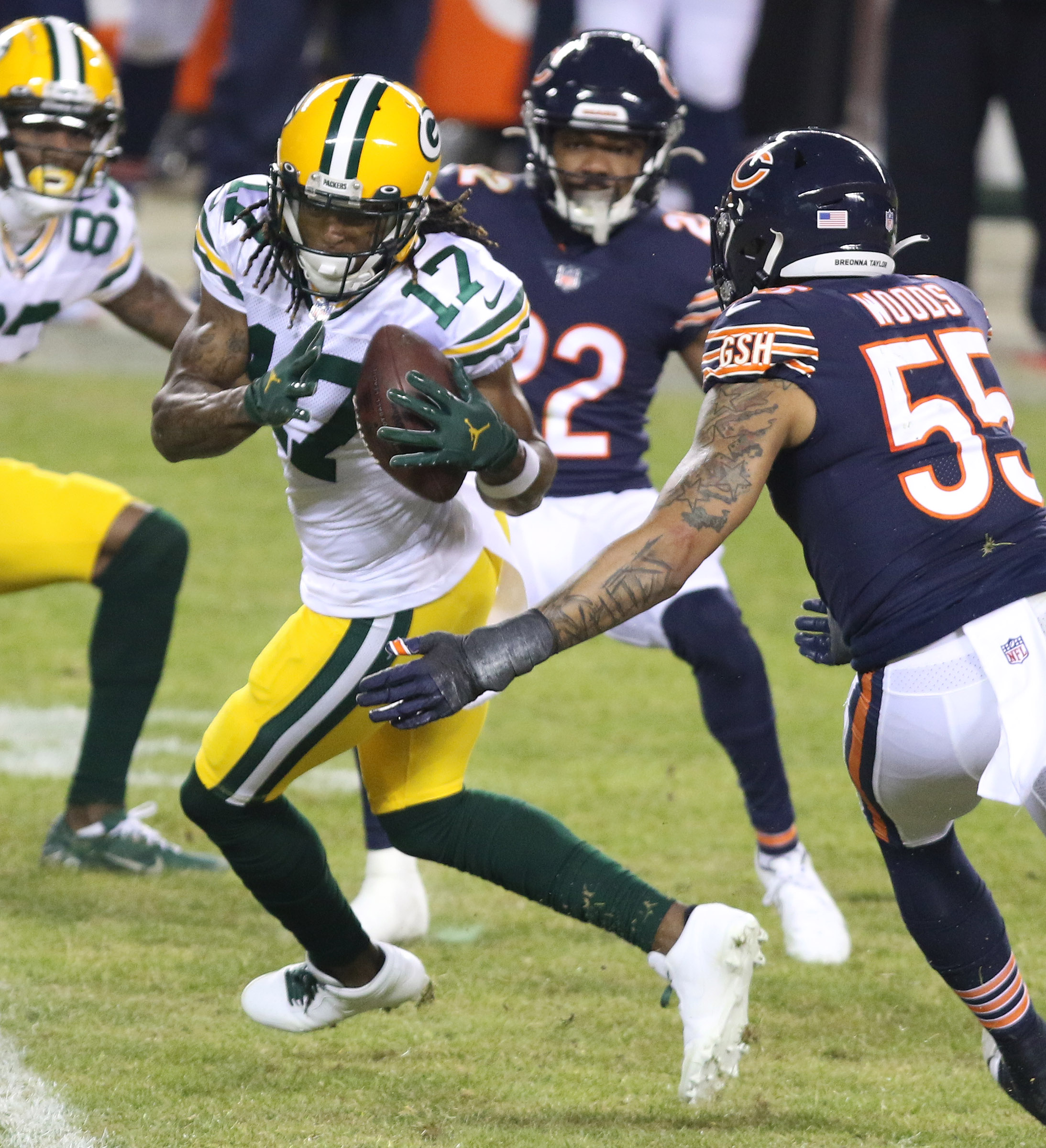 Darnell Mooney of the Chicago Bears wears a helmet with Breonna