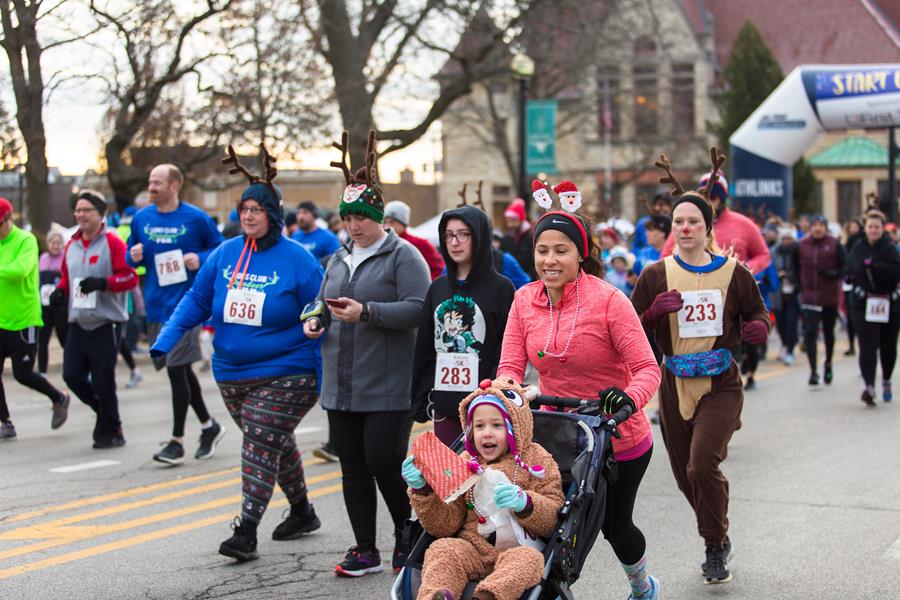 Runners earn their Super Bowl snacks at Geneva 5K