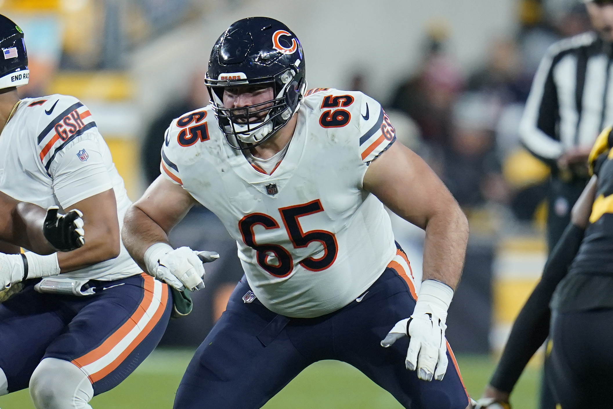 Chicago Bears center Cody Whitehair (65) sets to block against the  Cincinnati Bengals during an NFL