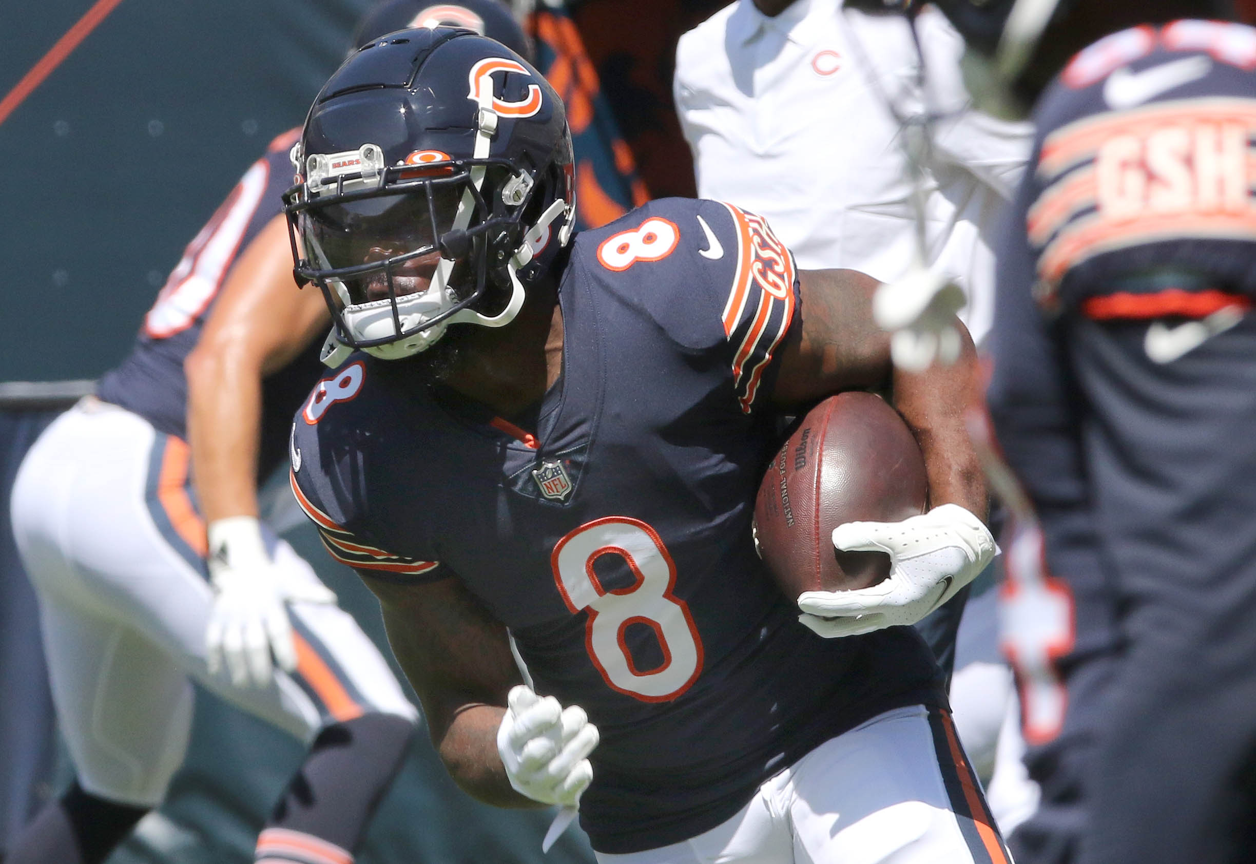 Chicago Bears running back Tarik Cohen gets a crash course on