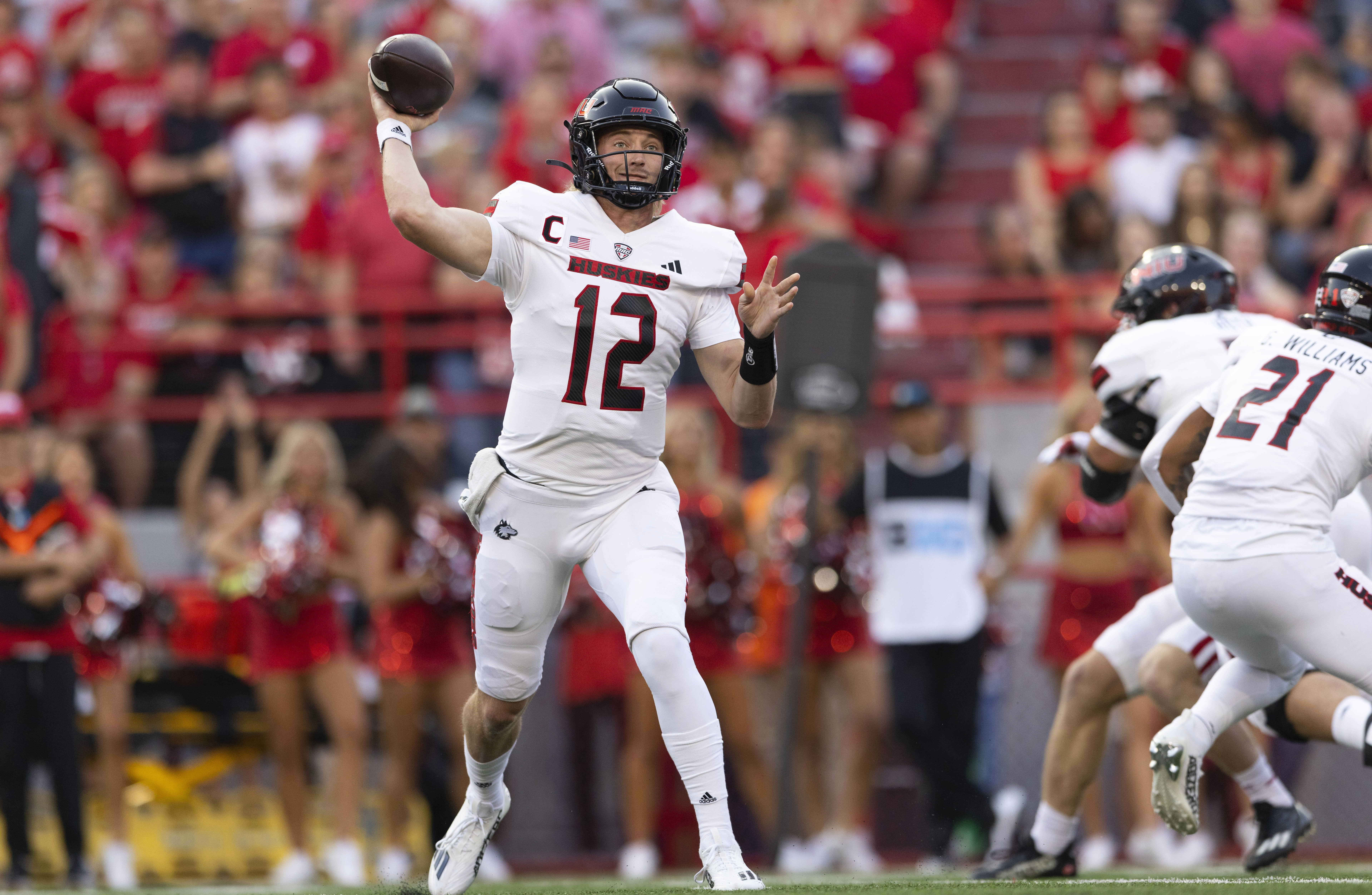 Nebraska Defeats NIU 35-11 - NIU Athletics