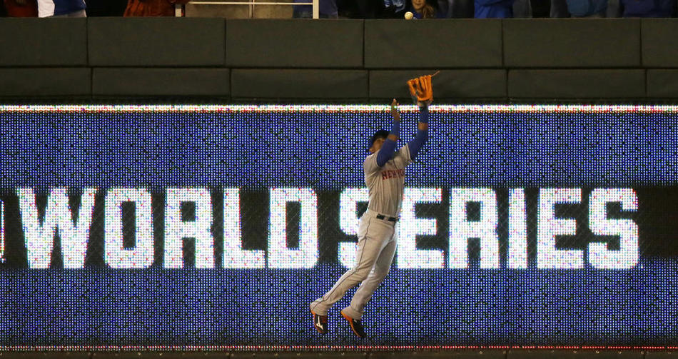 Johnny Cueto leads Kansas City Royals to 2-0 World Series lead over New  York Mets - ABC News