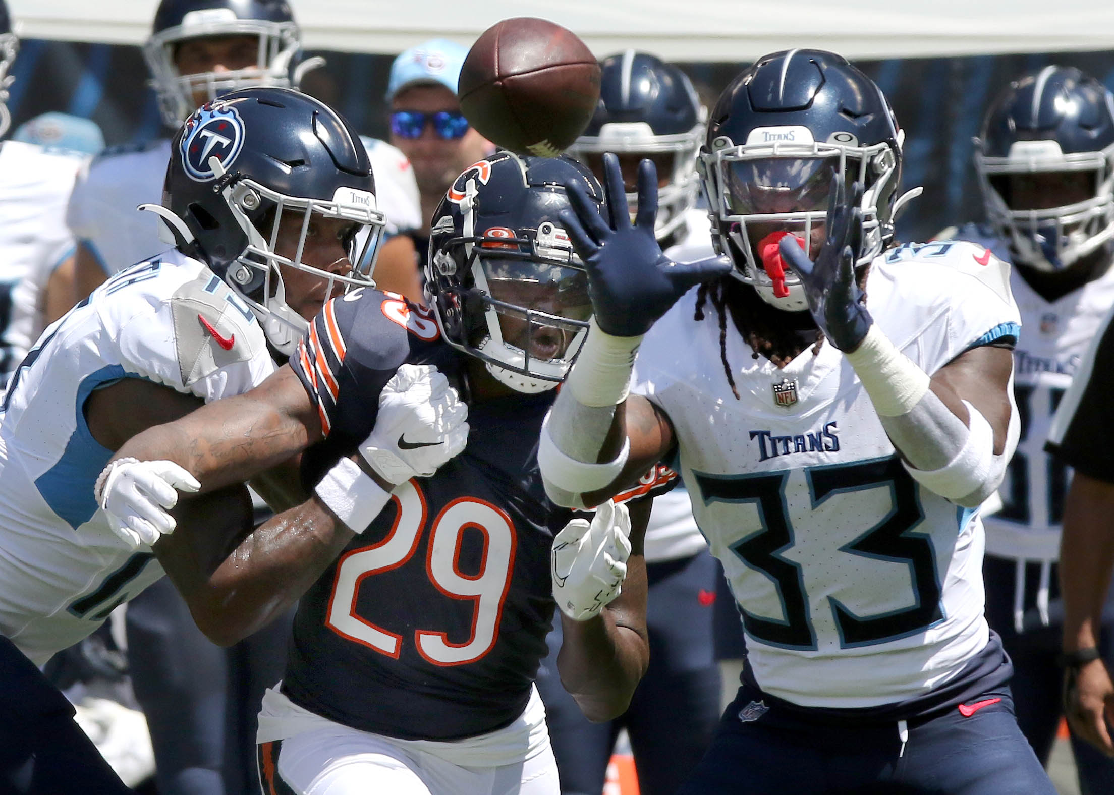 Bears, Justin Fields get Dante Pettis back ahead of Titans game