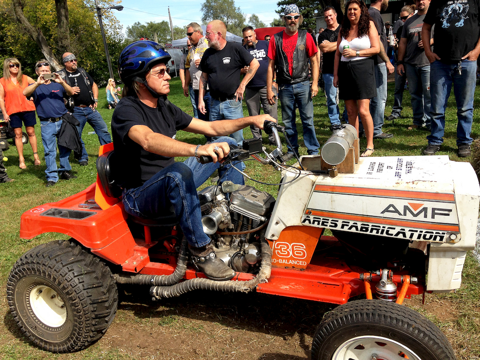 Amf outlet lawn tractor