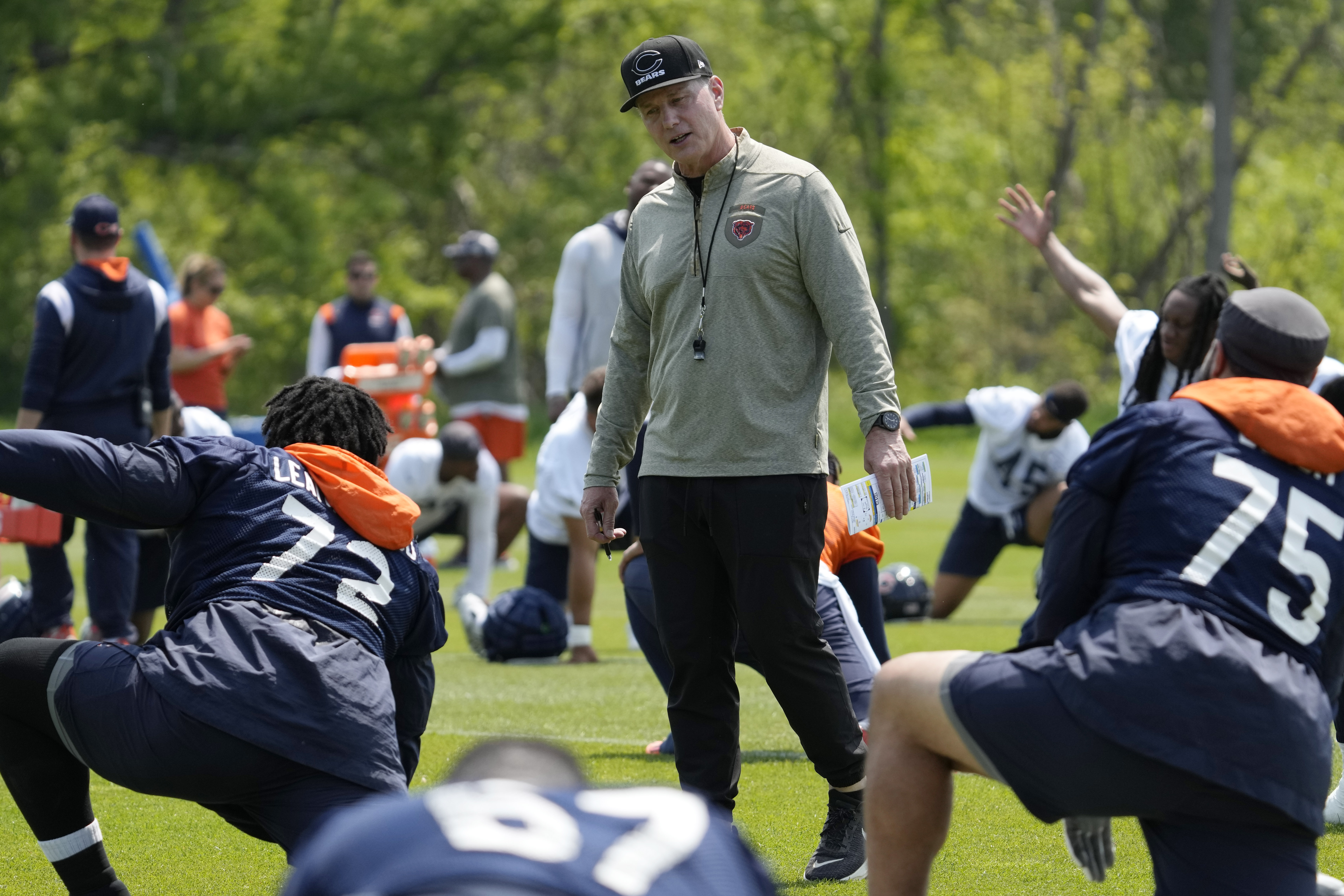 Chicago Bears hold first live-tackling training camp session in