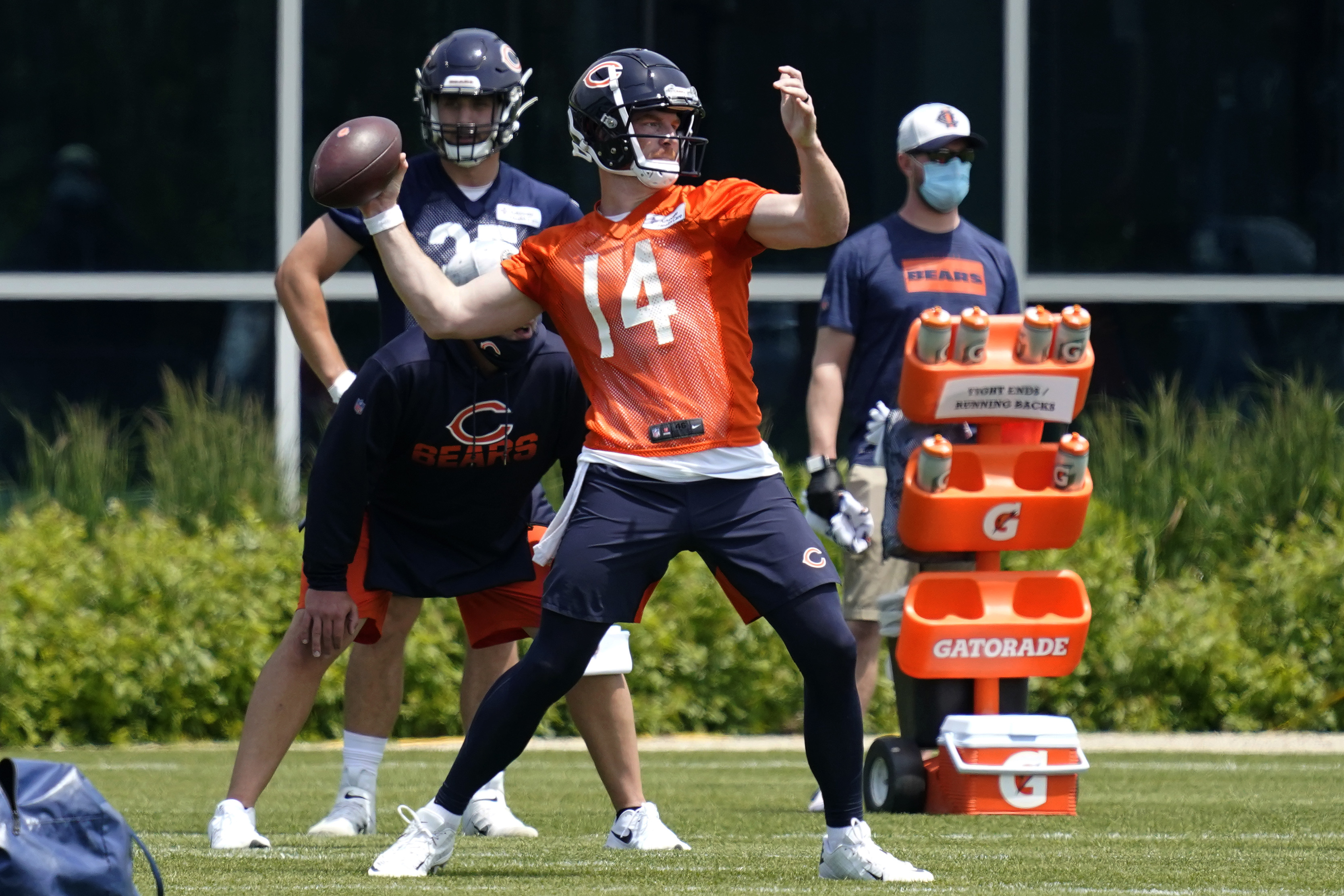 Chicago Bears news: Minicamp, Justin Fields, Robert Quinn contract