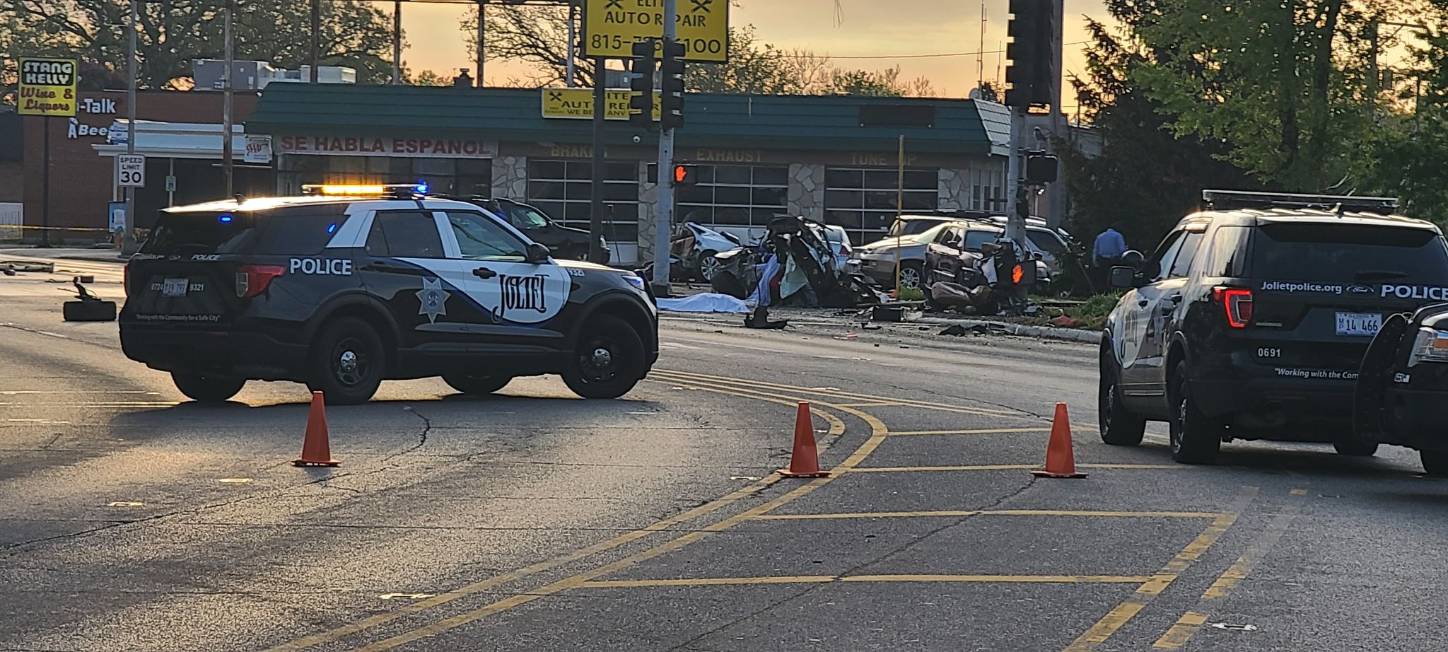 2 Killed 3rd Critically Injured In Joliet Crash Shaw Local