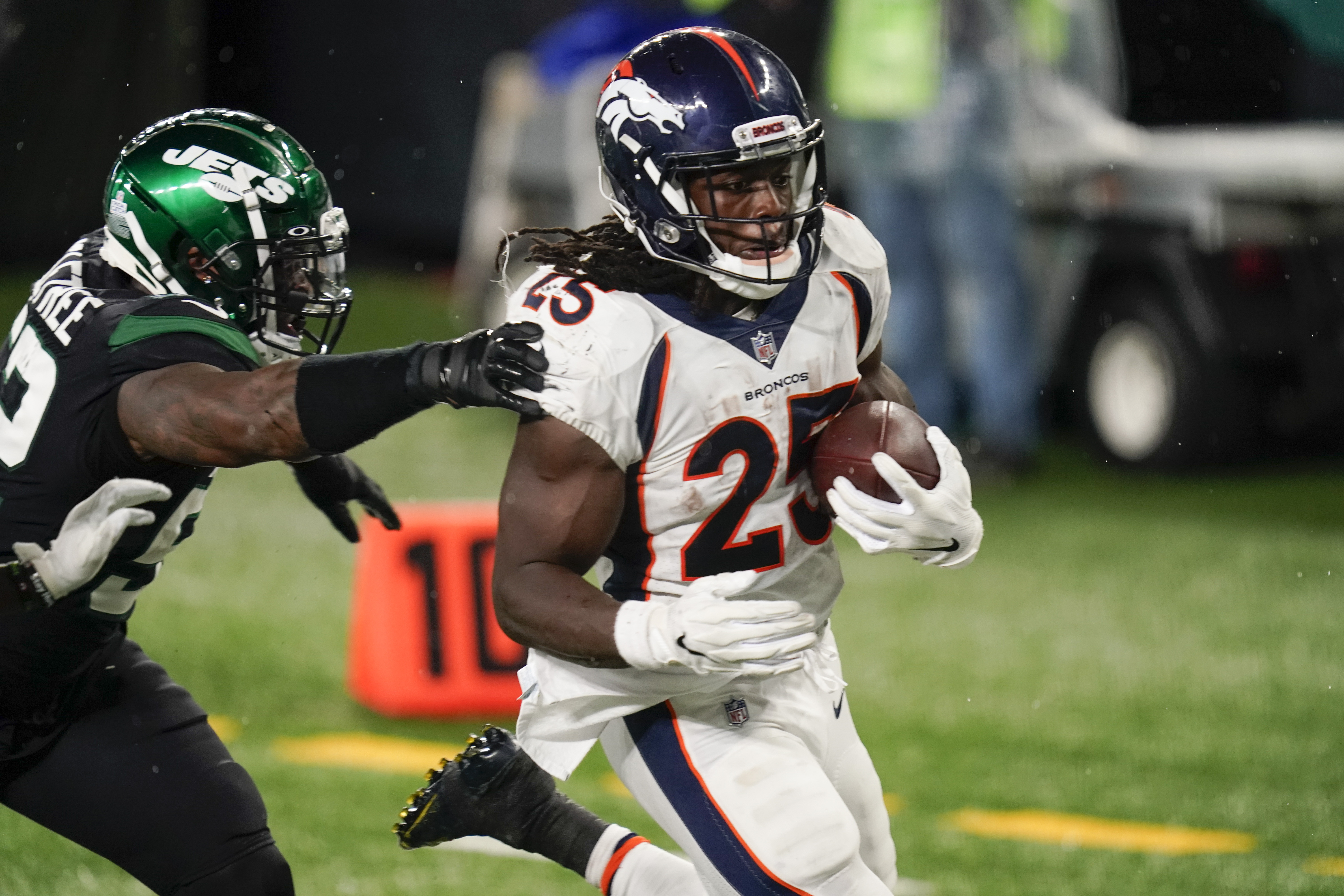 Broncos top winless Jets 37-28 for first victory of season