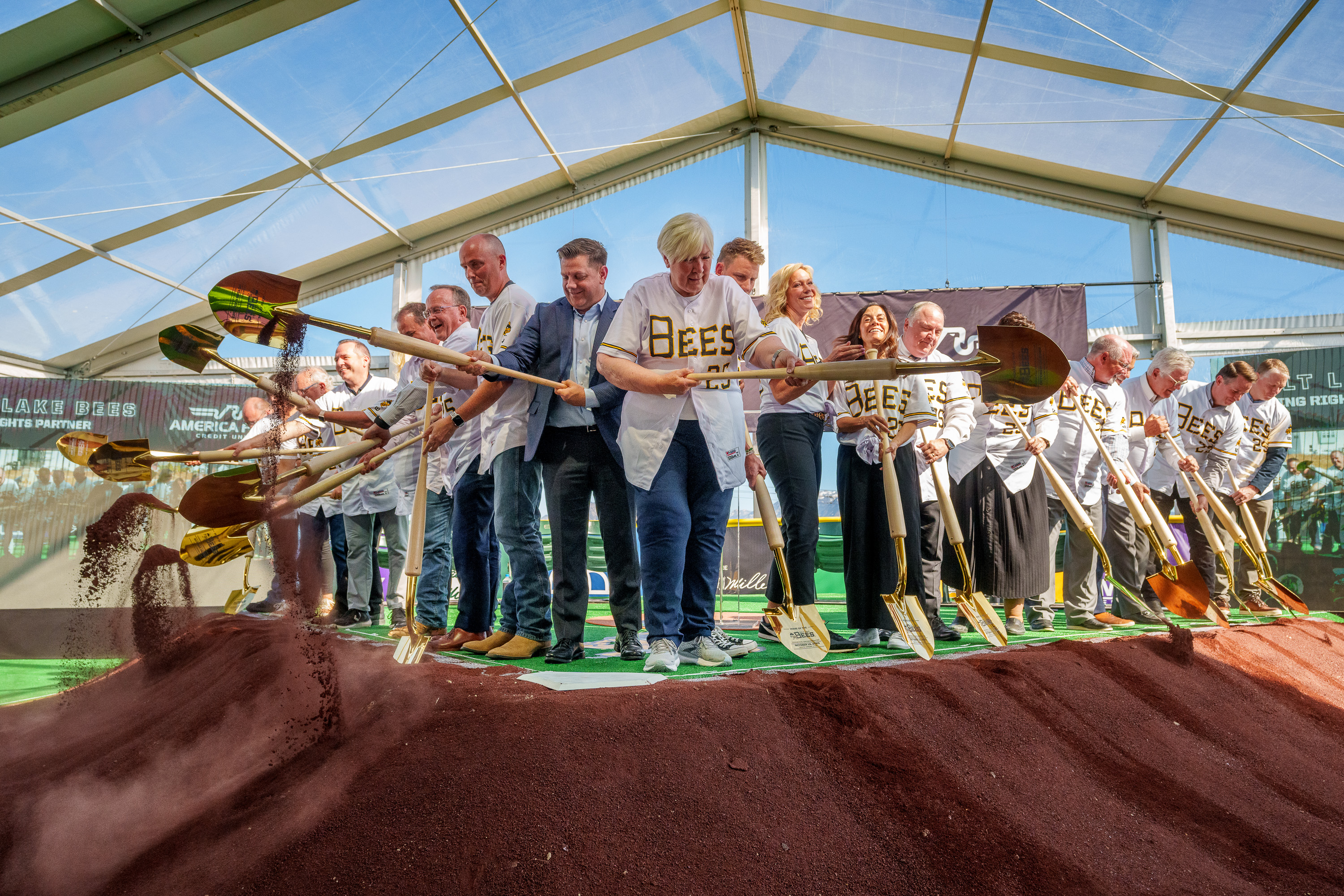 Smith's Ballpark Unveiled as New Stadium Name for Bees