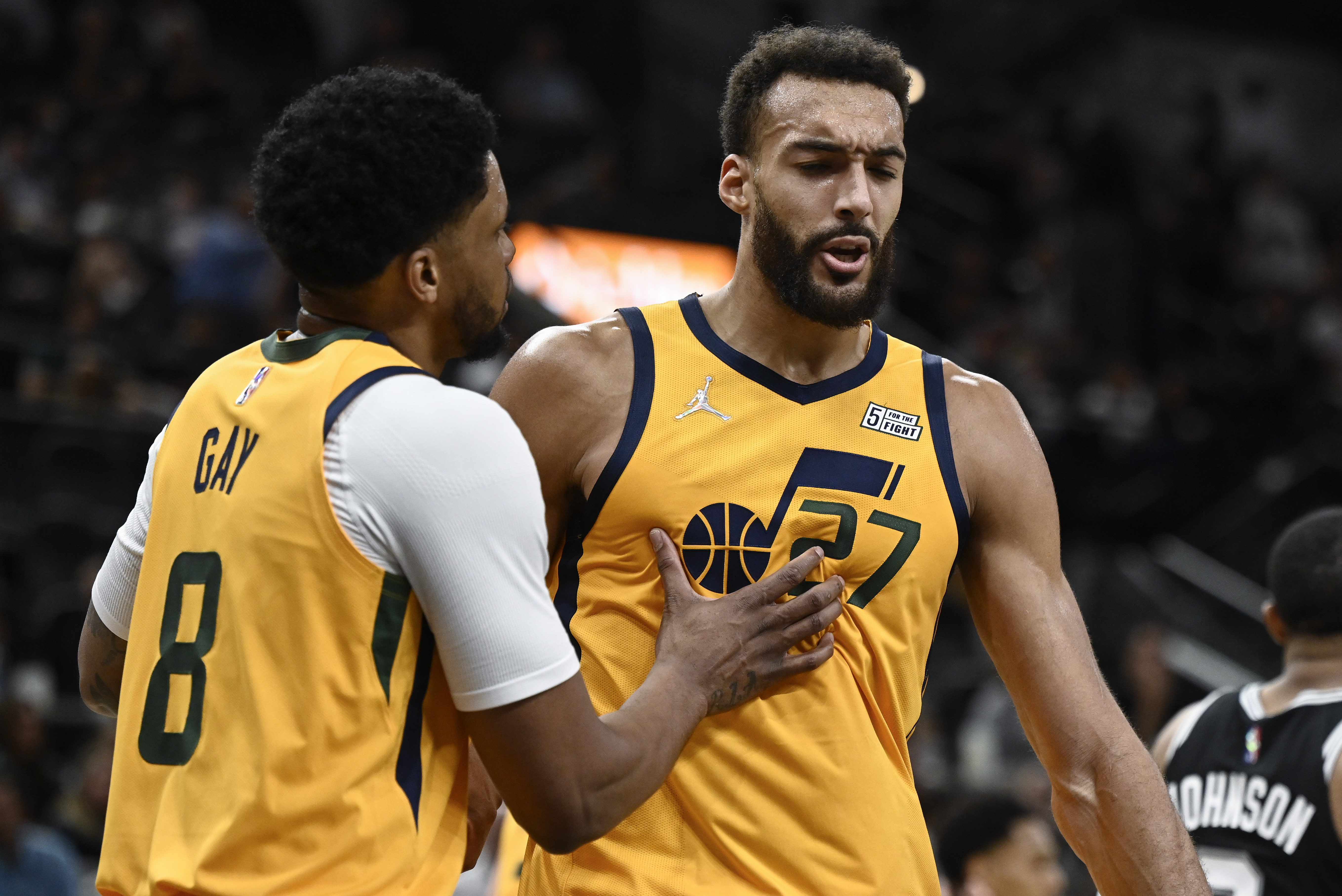 Utah Jazz sign Norvel Pelle to 10-day hardship contract