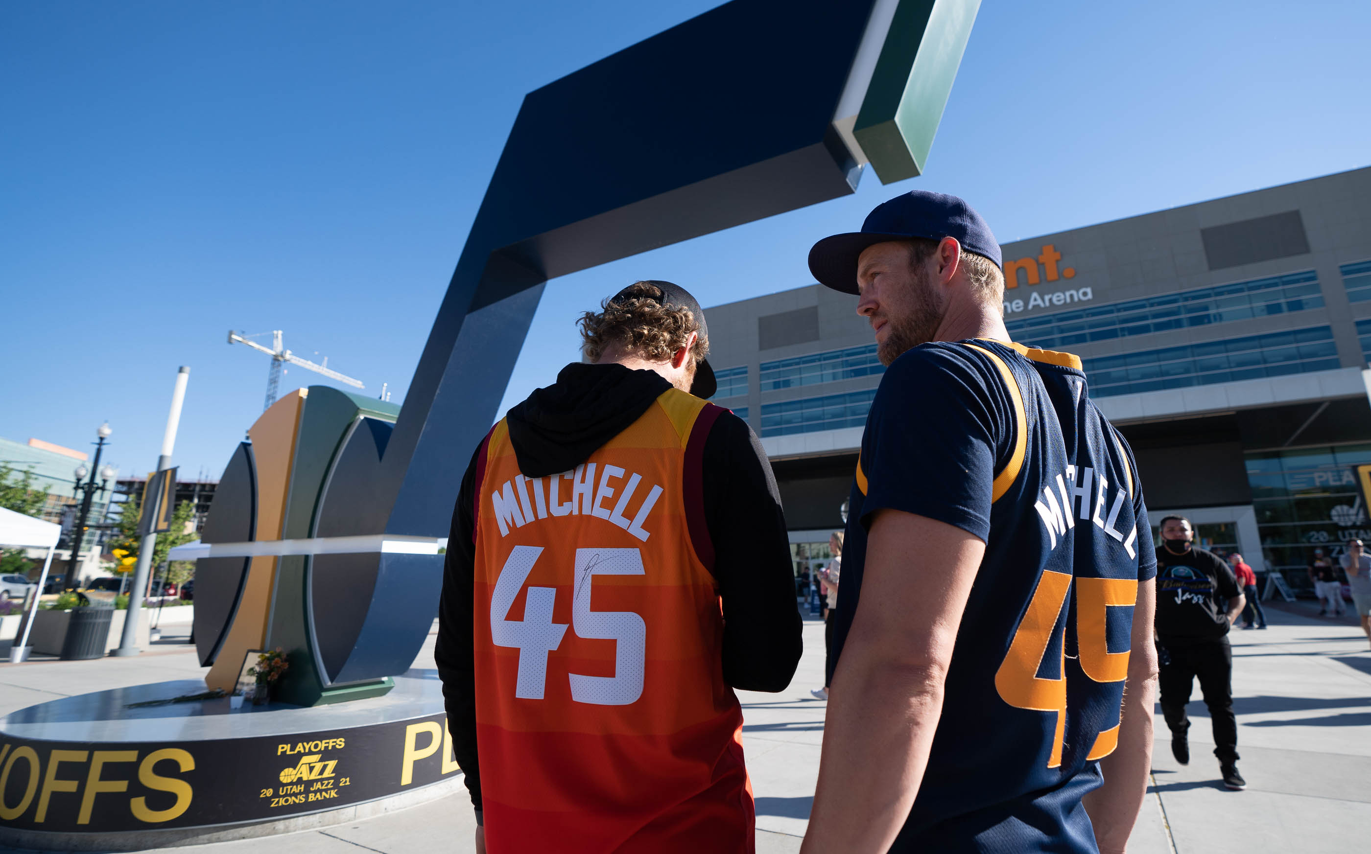 Utah Jazz guard Donovan Mitchell pays tribute to late Utah football players  Aaron Lowe, Ty Jordan